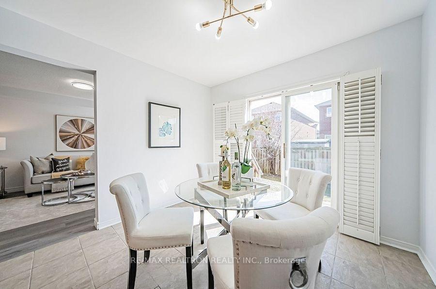 Photo 17 of 67 Monteith Crescent, Vaughan, Maple — HOMEH