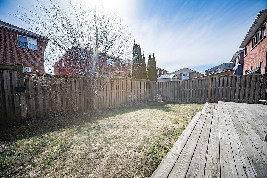 Photo 36 of 67 Monteith Crescent, Vaughan, Maple — HOMEH
