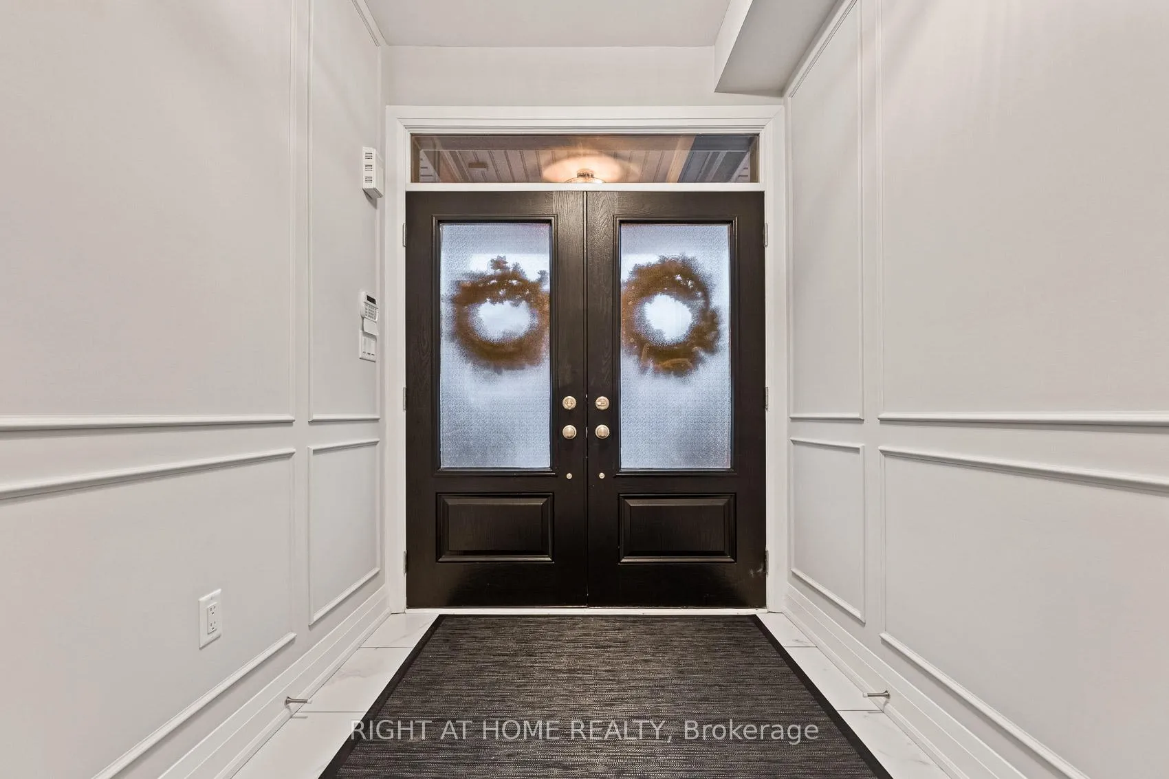 Photo 4 of 71 Ten Pines Road, Vaughan, Kleinburg — HOMEH