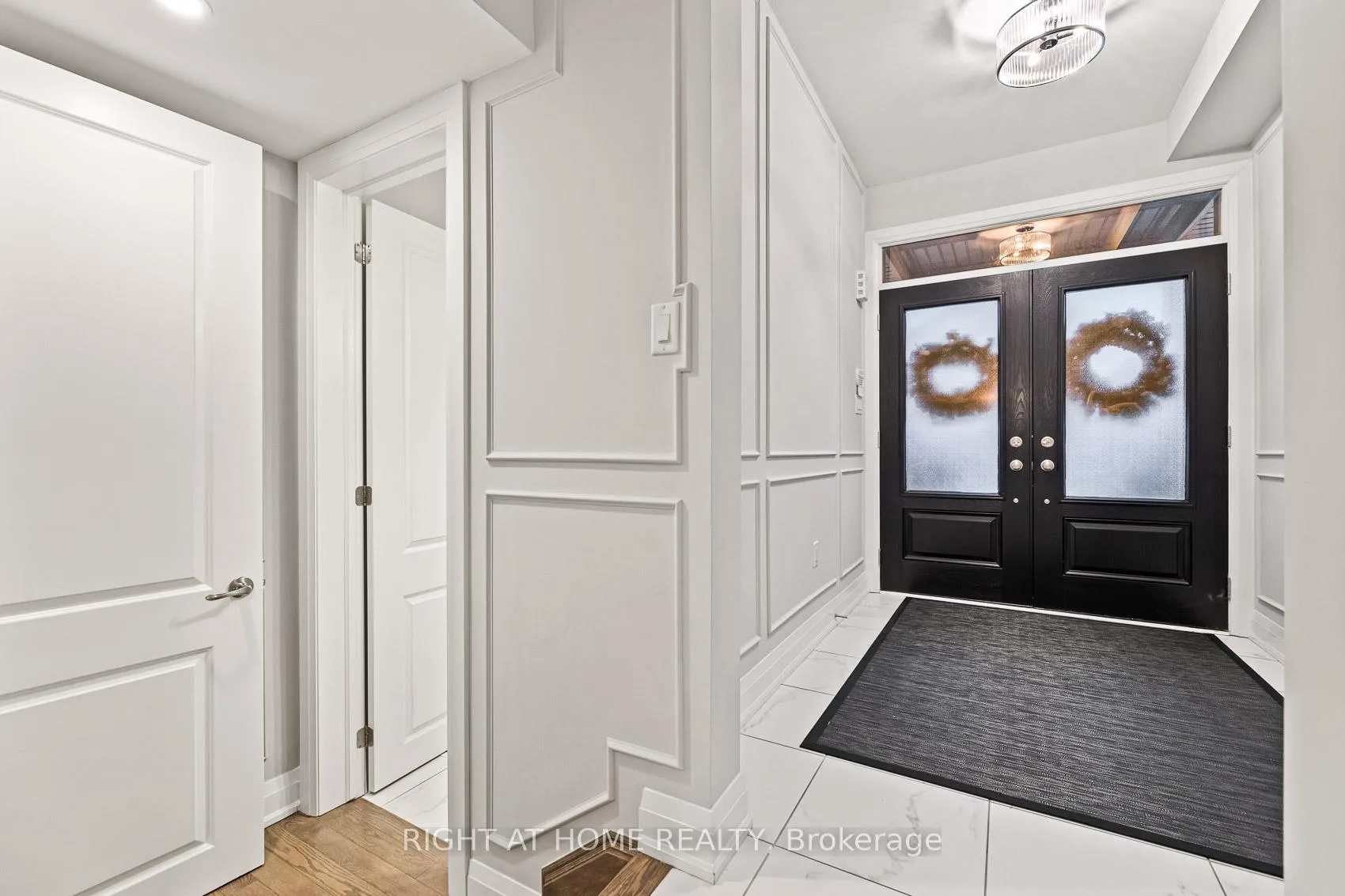 Photo 5 of 71 Ten Pines Road, Vaughan, Kleinburg — HOMEH