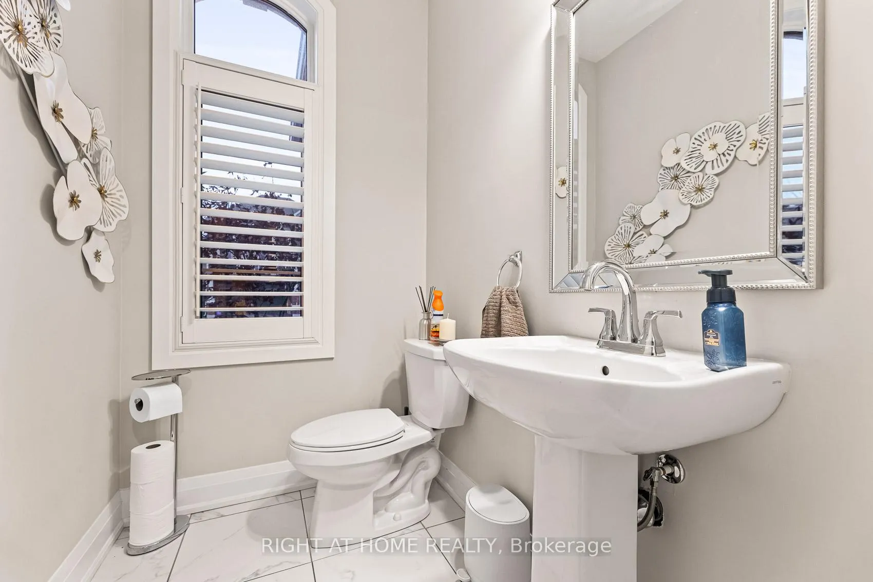Photo 7 of 71 Ten Pines Road, Vaughan, Kleinburg — HOMEH