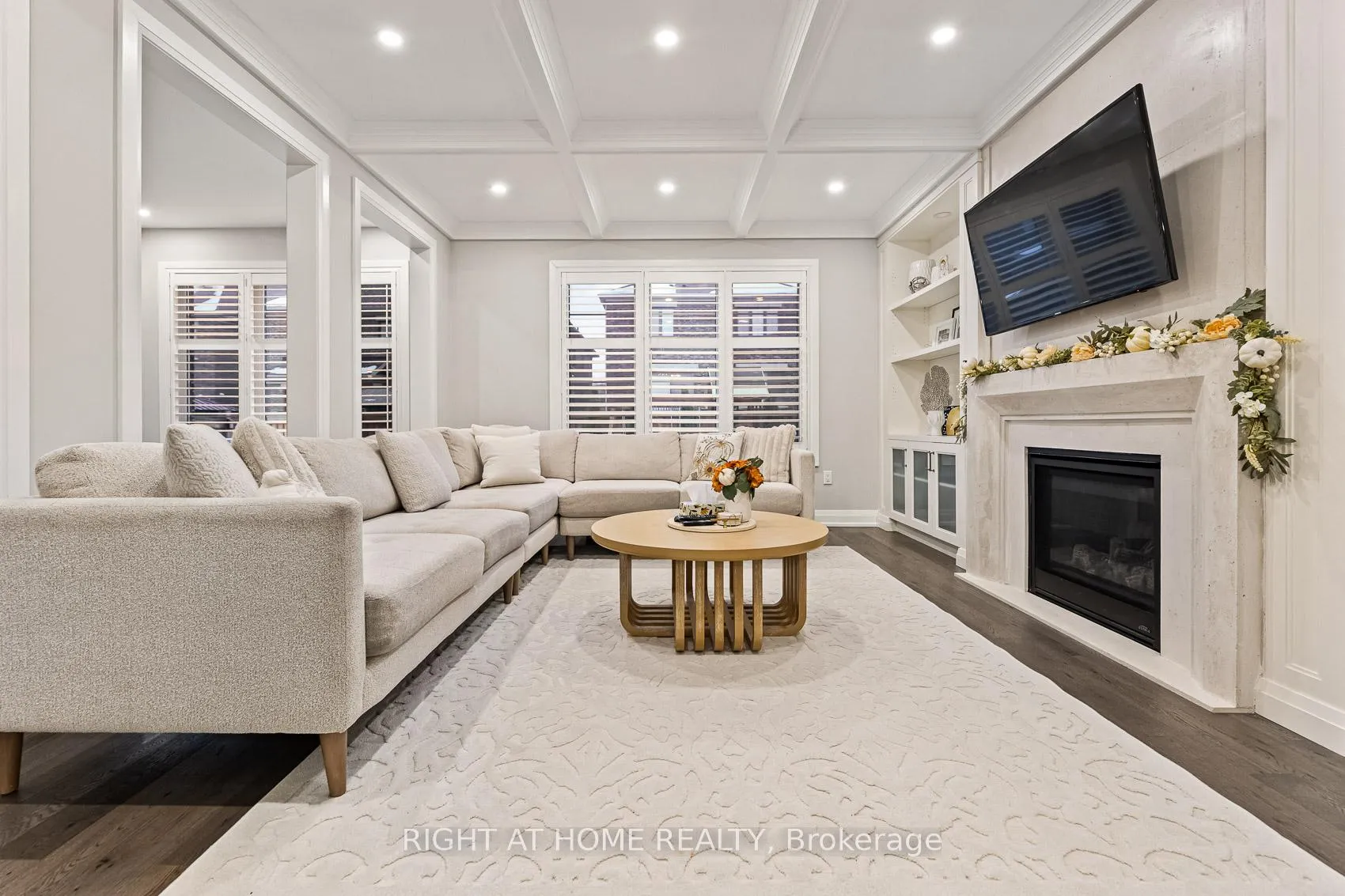 Photo 11 of 71 Ten Pines Road, Vaughan, Kleinburg — HOMEH