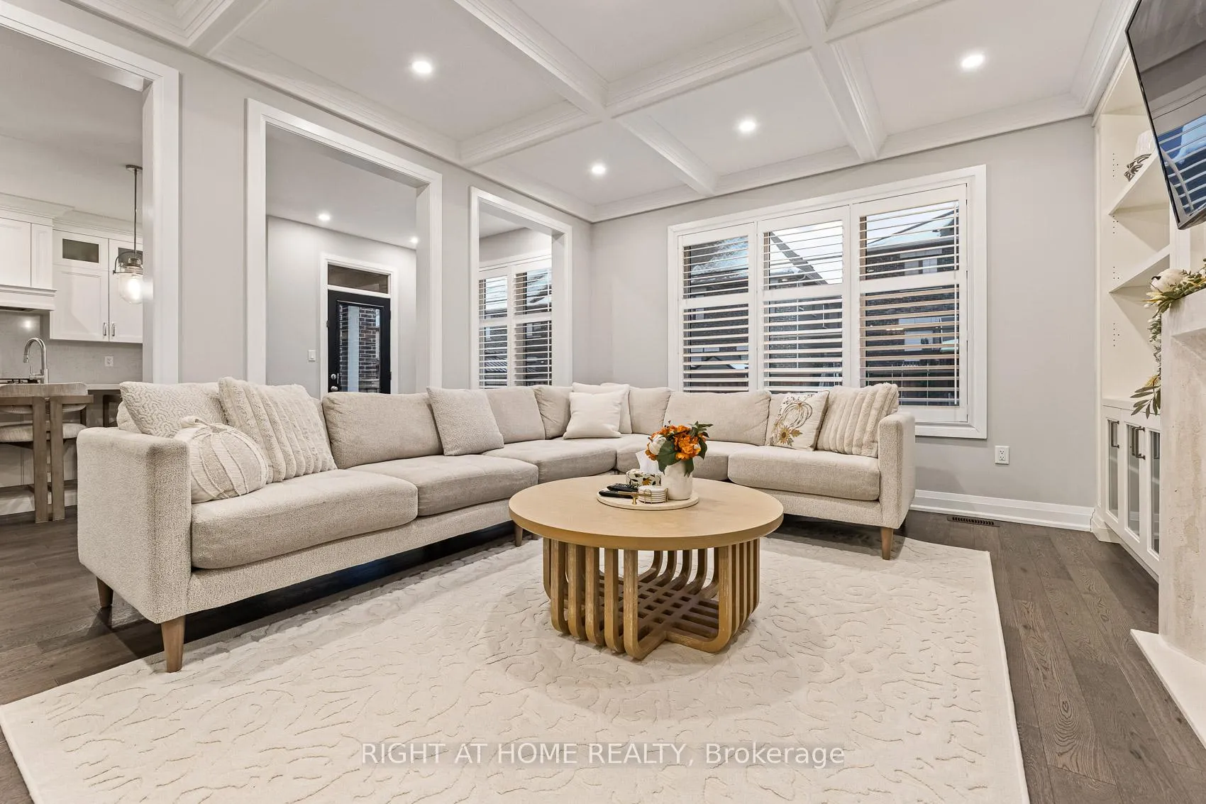 Photo 12 of 71 Ten Pines Road, Vaughan, Kleinburg — HOMEH