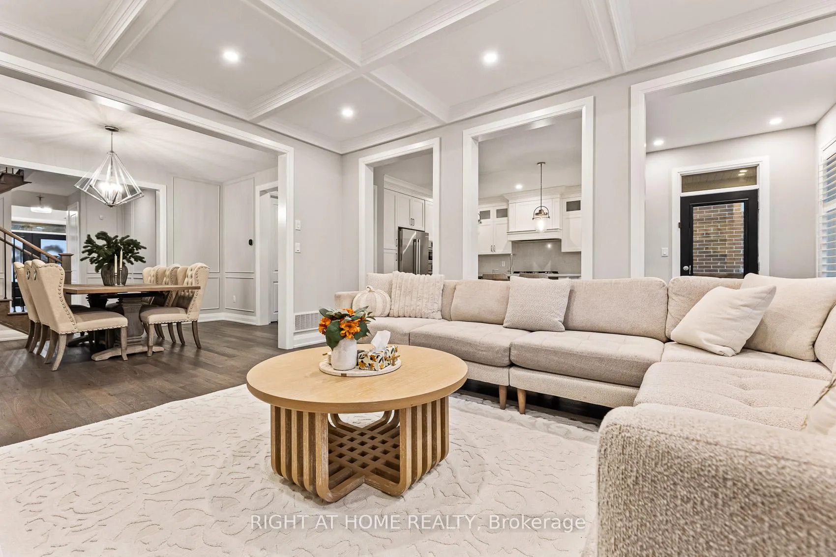 Photo 13 of 71 Ten Pines Road, Vaughan, Kleinburg — HOMEH