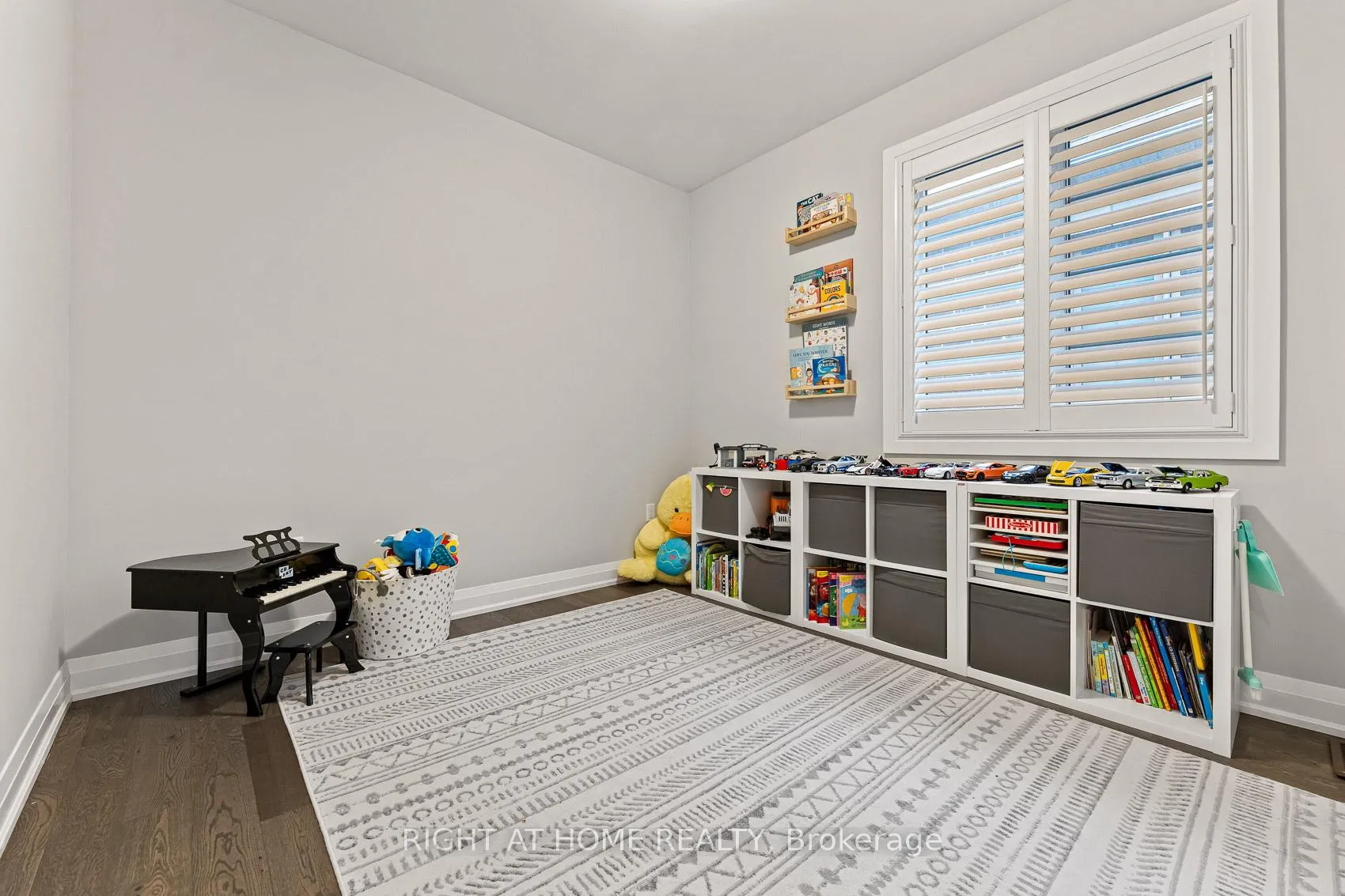 Photo 25 of 71 Ten Pines Road, Vaughan, Kleinburg — HOMEH