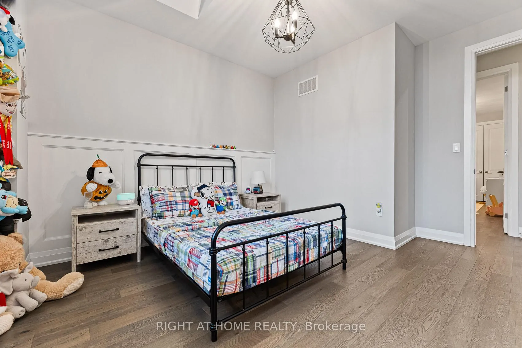 Photo 28 of 71 Ten Pines Road, Vaughan, Kleinburg — HOMEH