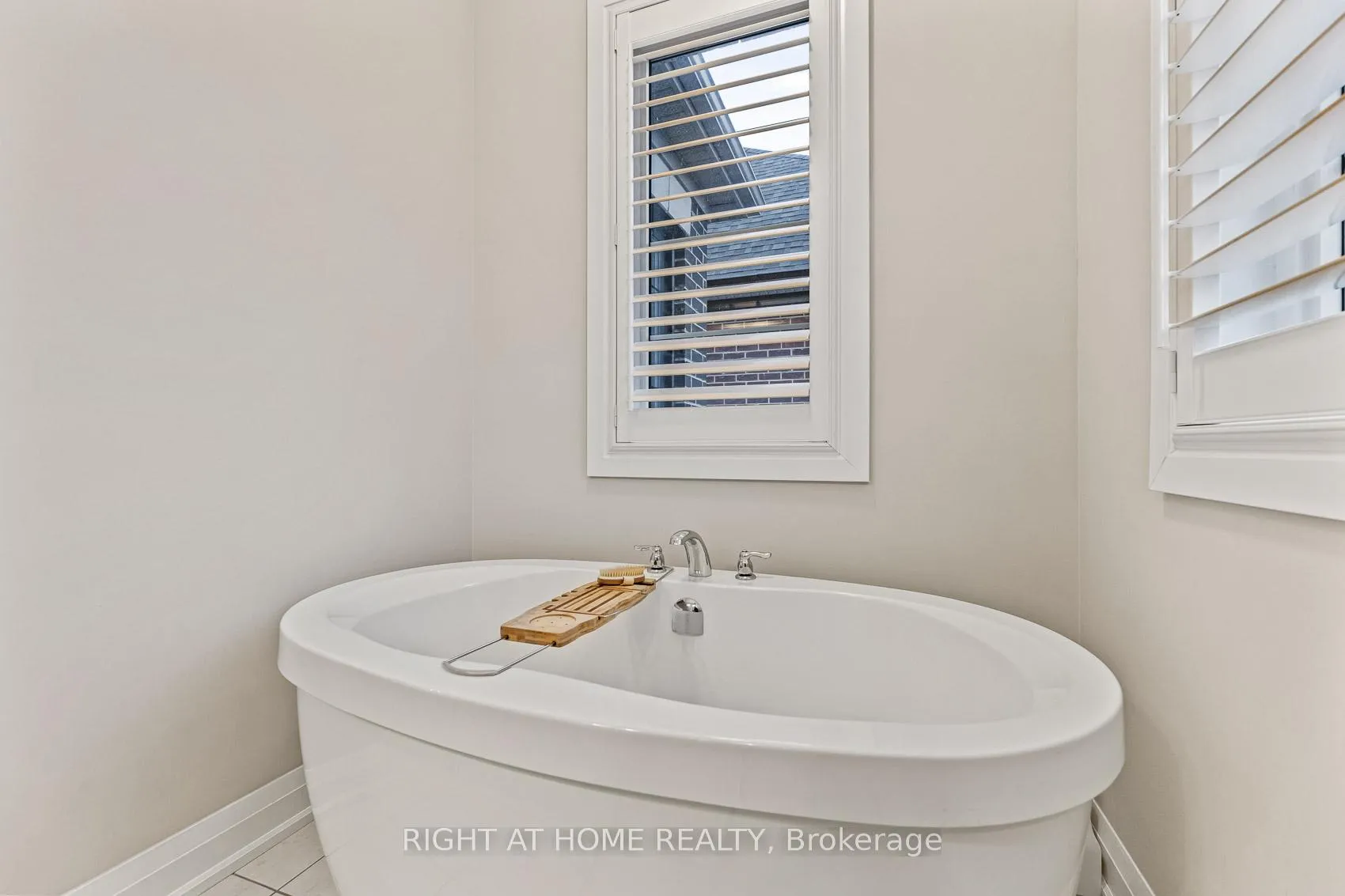 Photo 38 of 71 Ten Pines Road, Vaughan, Kleinburg — HOMEH