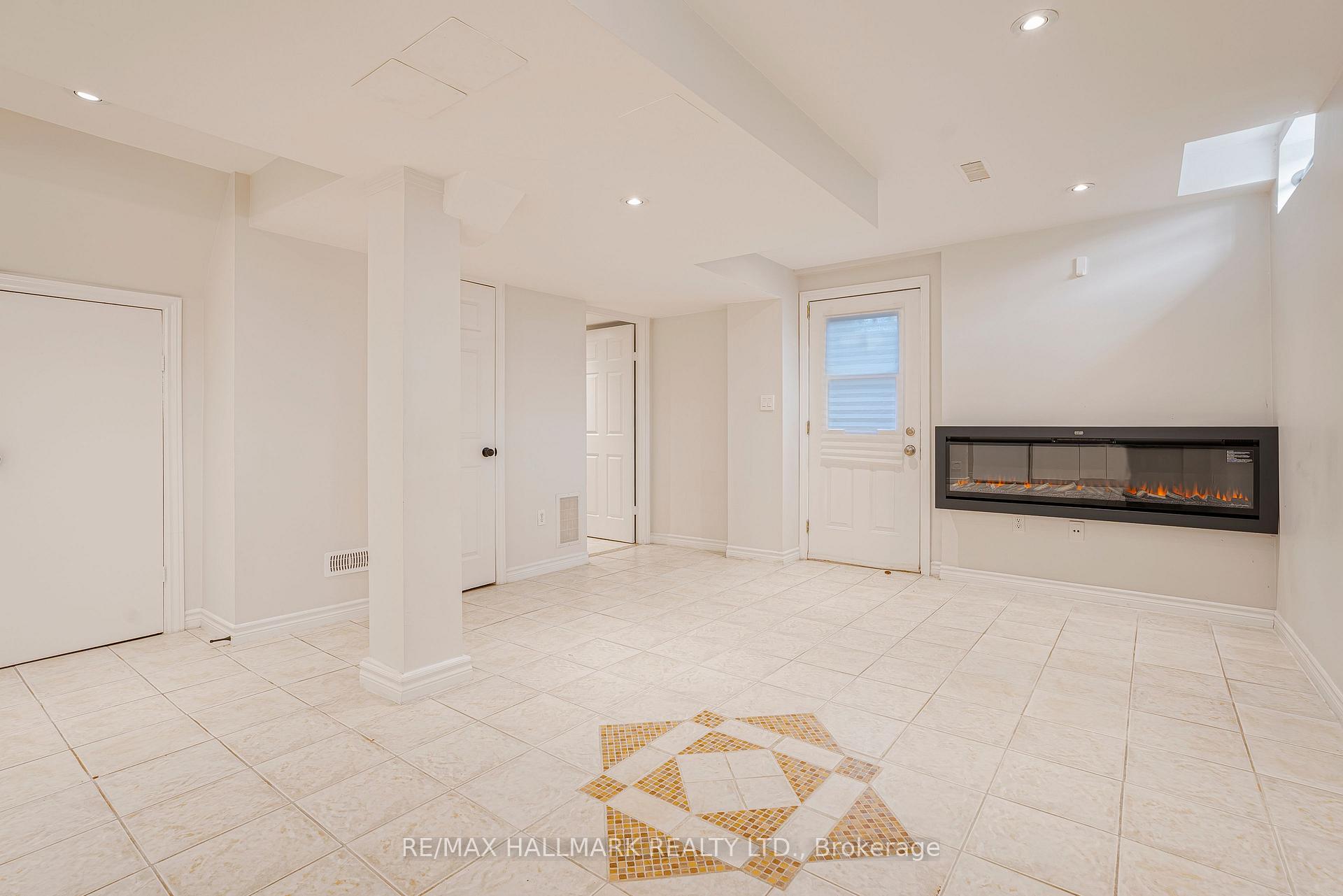 Photo 3 of 87 Michelle Drive, Vaughan, East Woodbridge — HOMEH