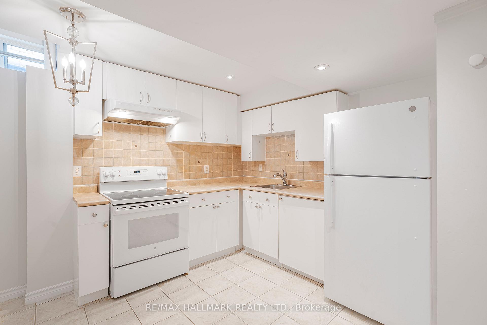 Photo 4 of 87 Michelle Drive, Vaughan, East Woodbridge — HOMEH