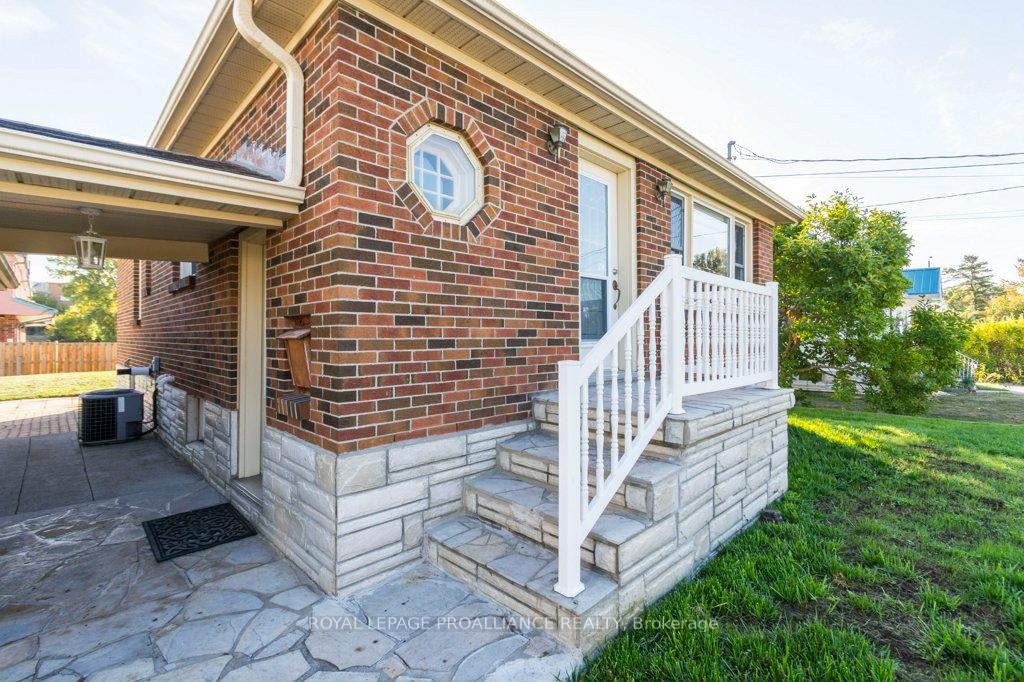 Photo 3 of 18 Holmes Road, Belleville, Belleville Ward — HOMEH