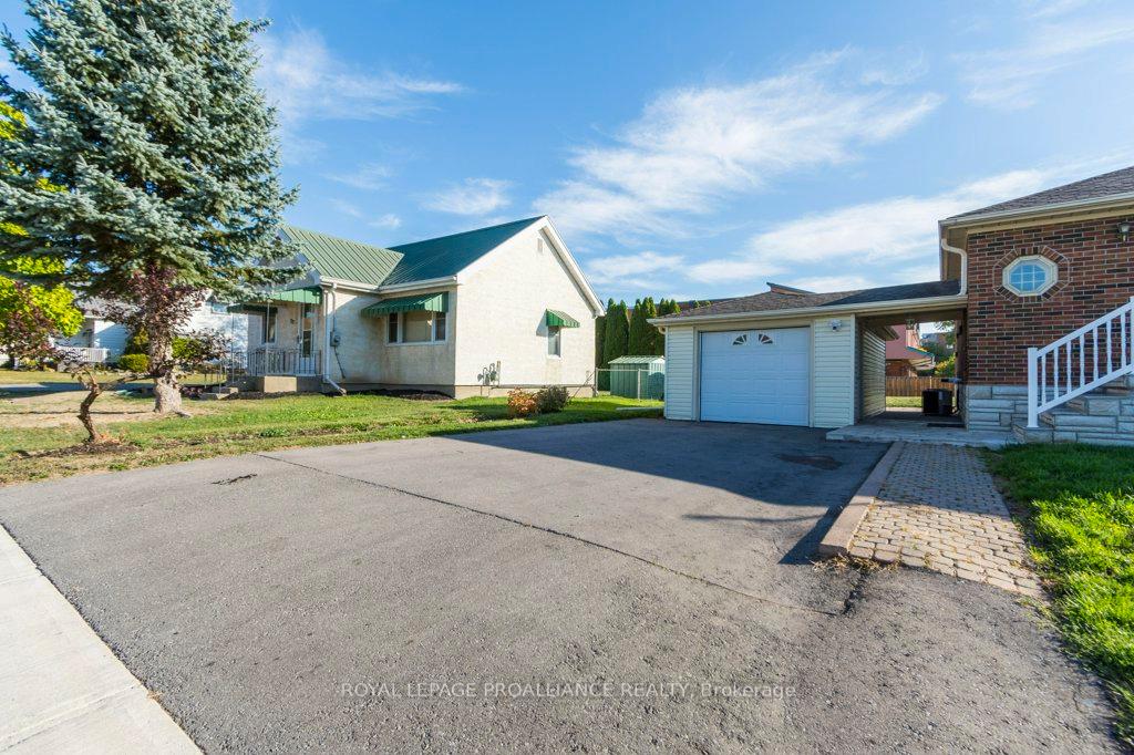 Photo 2 of 18 Holmes Road, Belleville, Belleville Ward — HOMEH