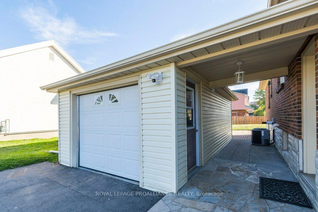Photo 5 of 18 Holmes Road, Belleville, Belleville Ward — HOMEH