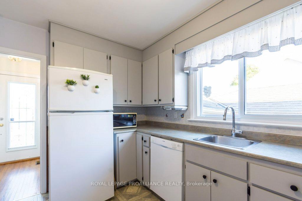 Photo 11 of 18 Holmes Road, Belleville, Belleville Ward — HOMEH