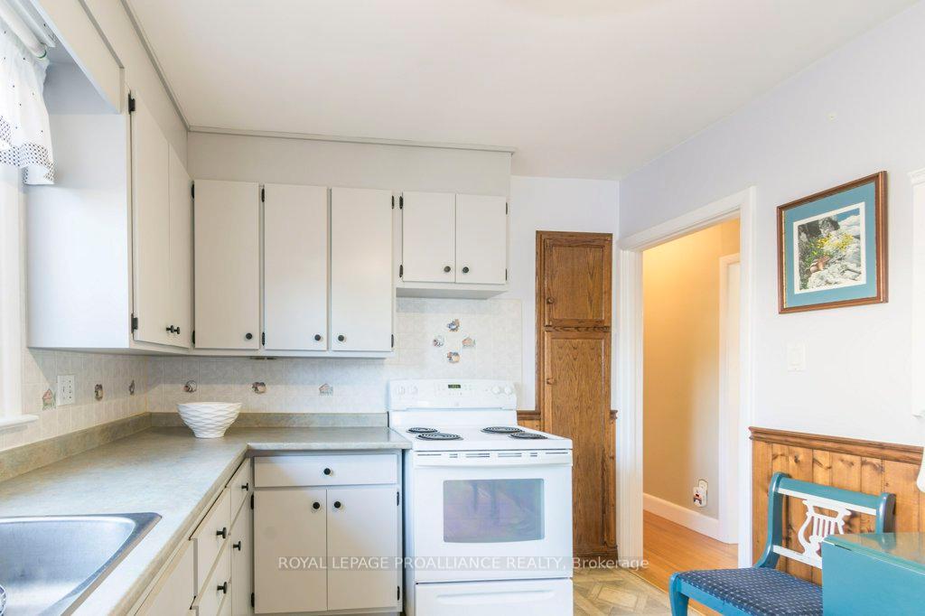 Photo 13 of 18 Holmes Road, Belleville, Belleville Ward — HOMEH