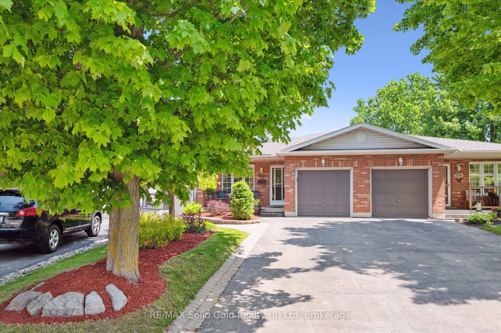 Photo 2 of 250A Inverhuron Cres, Waterloo — HOMEH