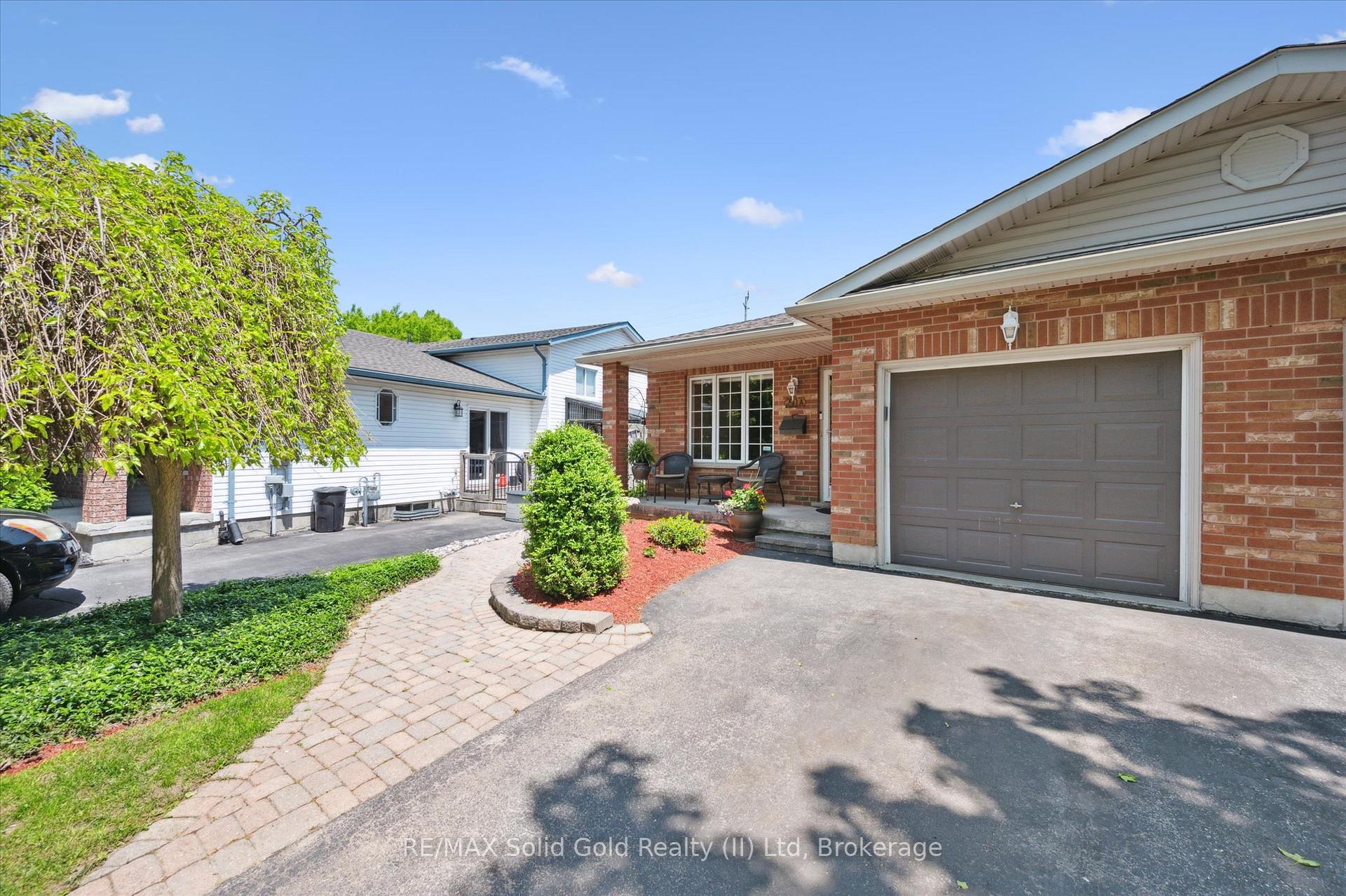 Photo 3 of 250A Inverhuron Cres, Waterloo — HOMEH