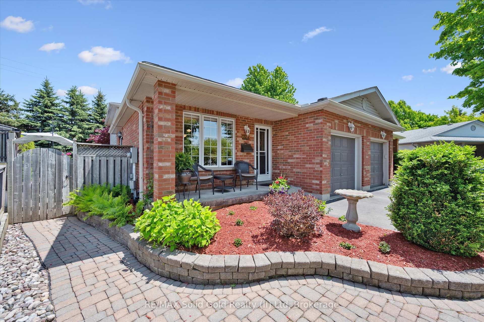 Photo 4 of 250A Inverhuron Cres, Waterloo — HOMEH