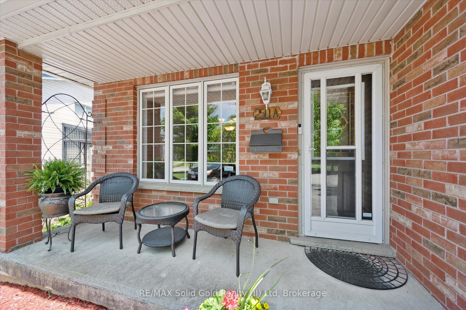 Photo 5 of 250A Inverhuron Cres, Waterloo — HOMEH