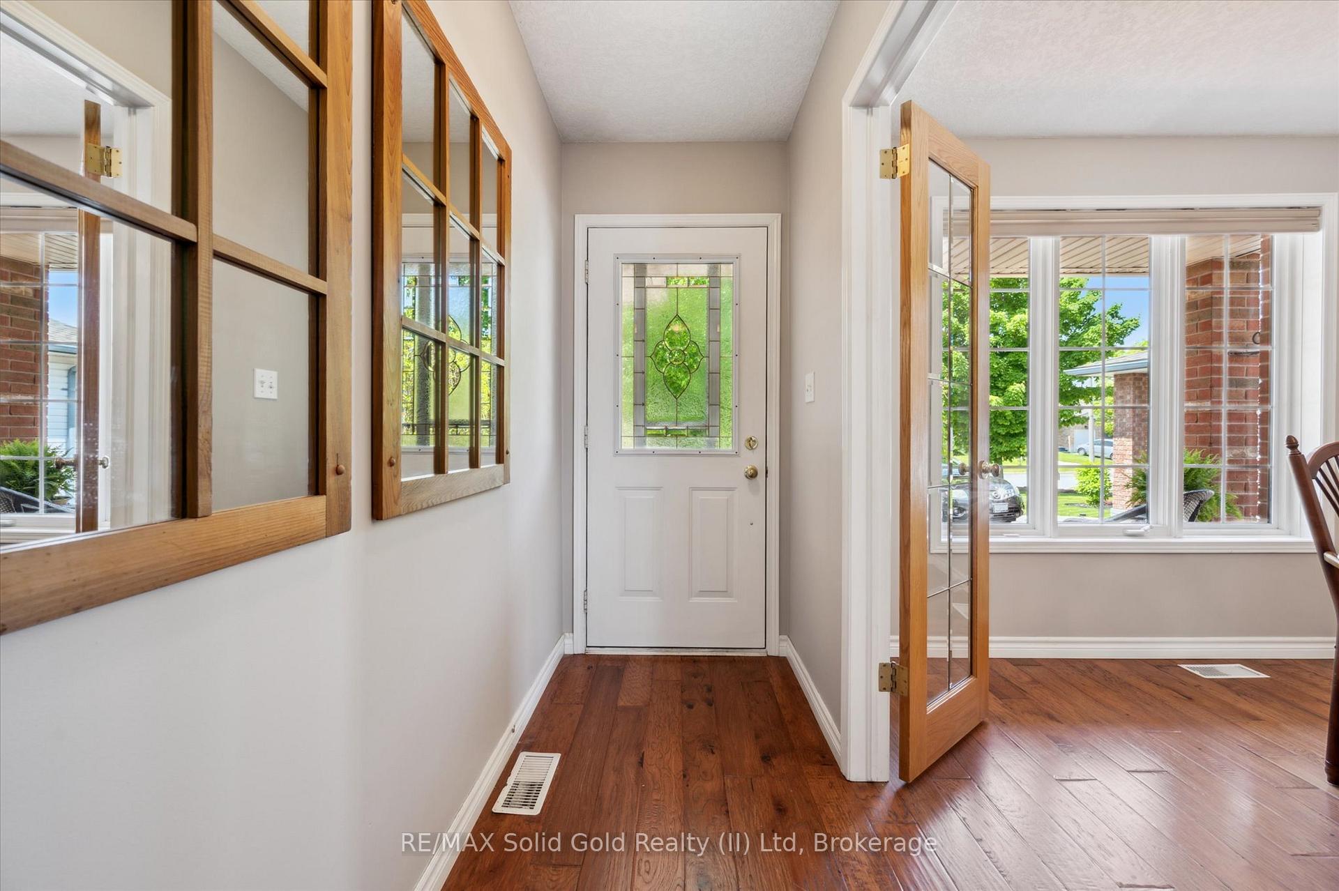 Photo 6 of 250A Inverhuron Cres, Waterloo — HOMEH