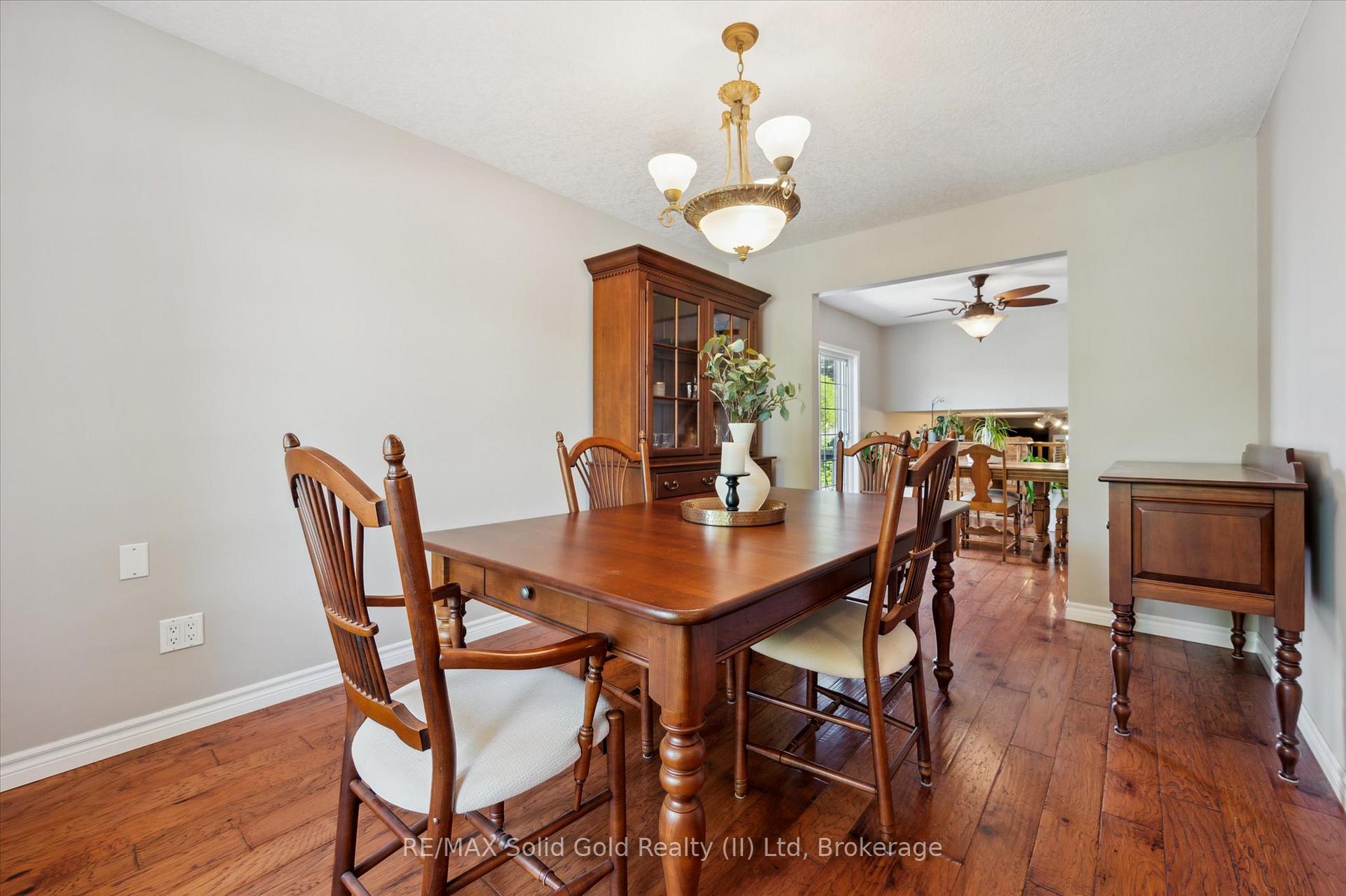 Photo 8 of 250A Inverhuron Cres, Waterloo — HOMEH