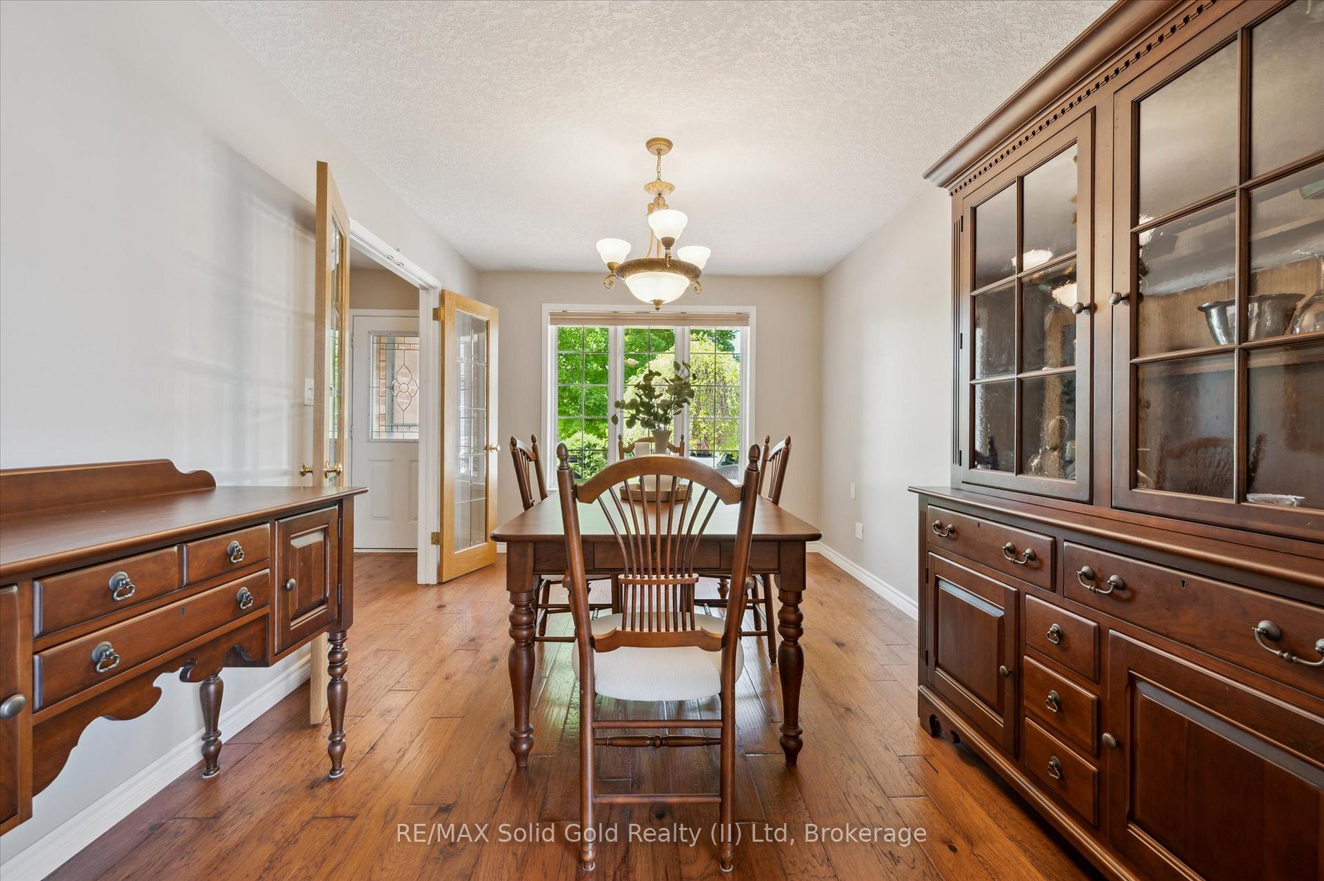Photo 9 of 250A Inverhuron Cres, Waterloo — HOMEH