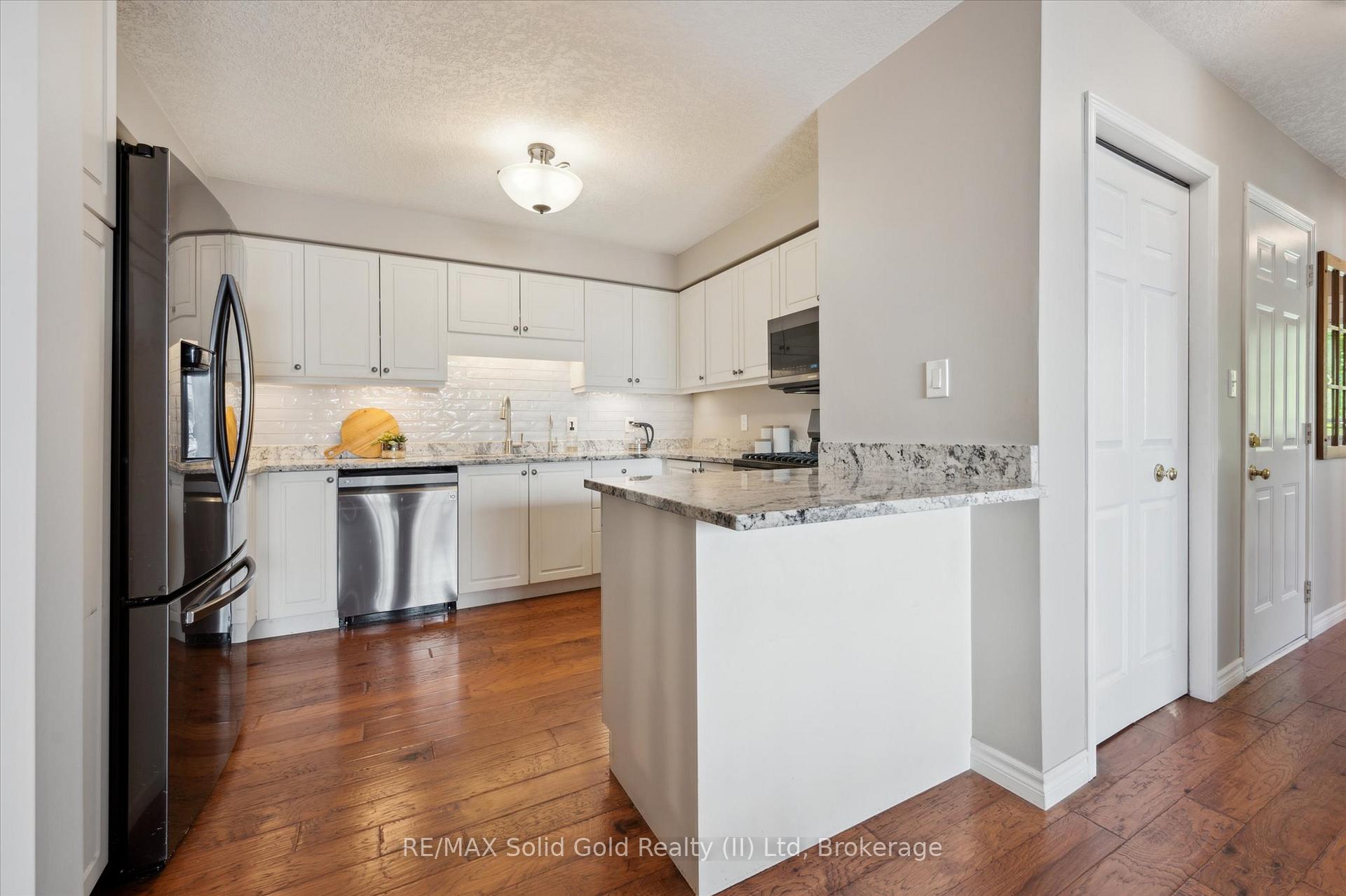 Photo 13 of 250A Inverhuron Cres, Waterloo — HOMEH