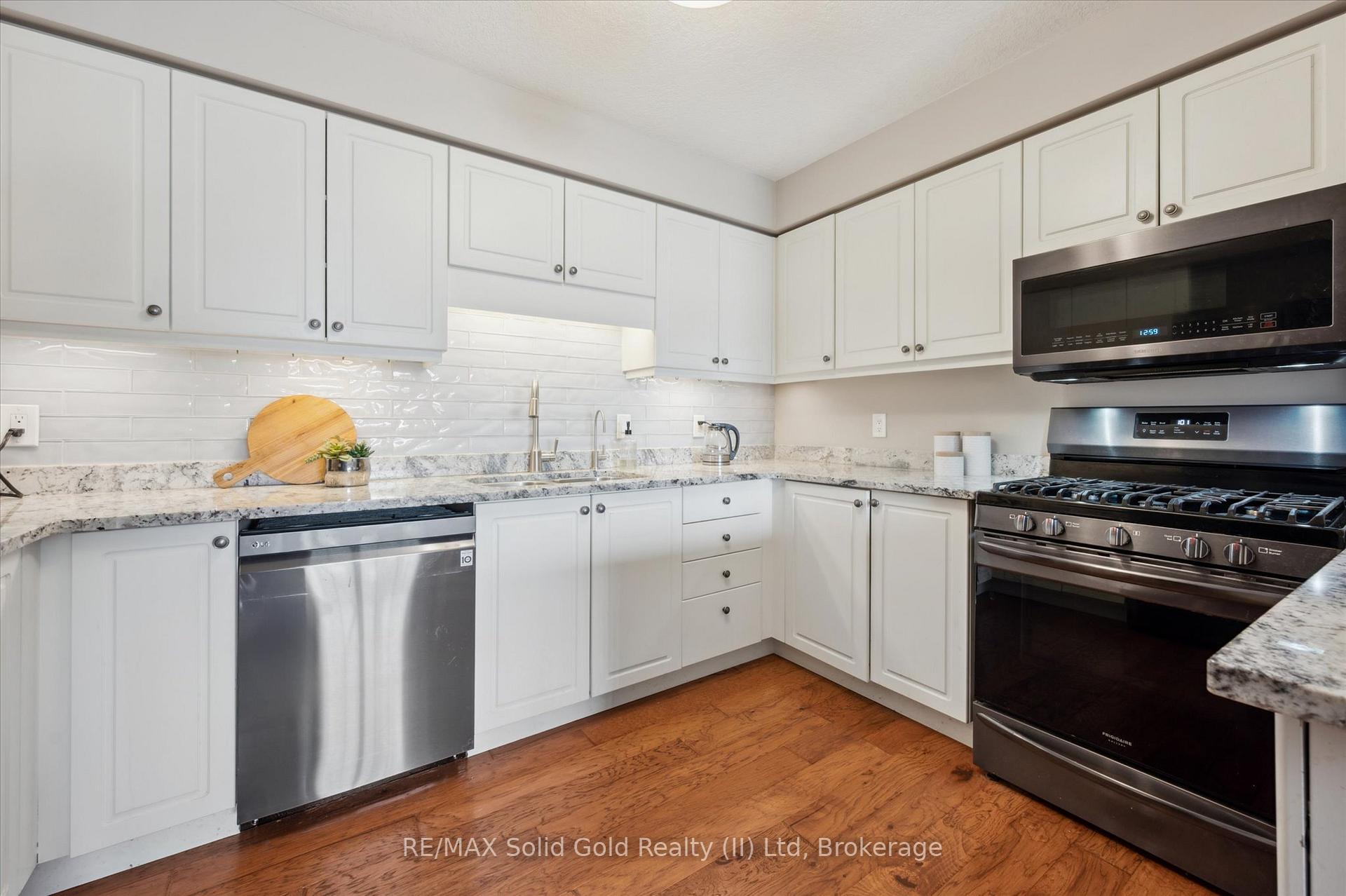 Photo 14 of 250A Inverhuron Cres, Waterloo — HOMEH