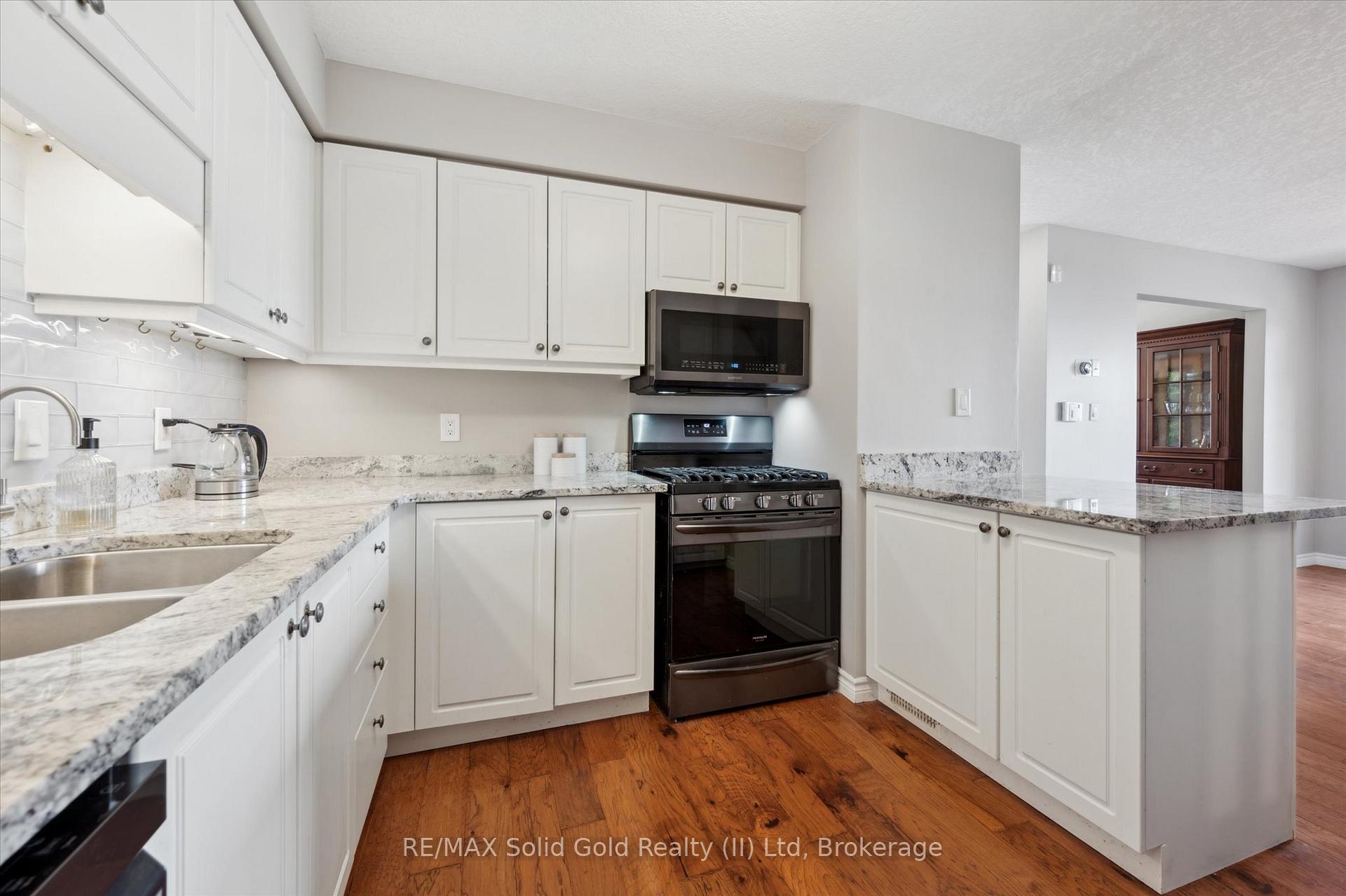Photo 15 of 250A Inverhuron Cres, Waterloo — HOMEH