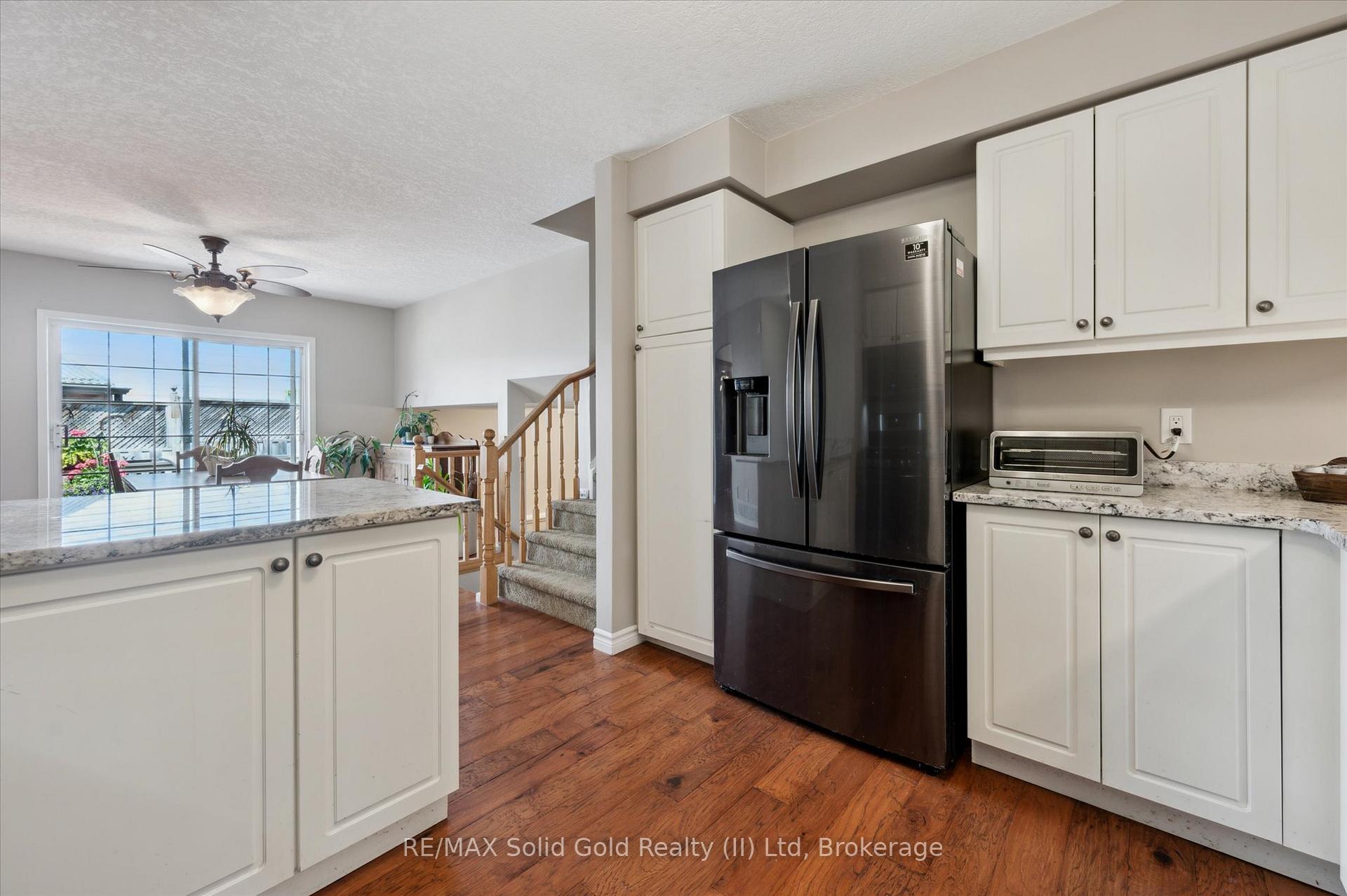 Photo 16 of 250A Inverhuron Cres, Waterloo — HOMEH
