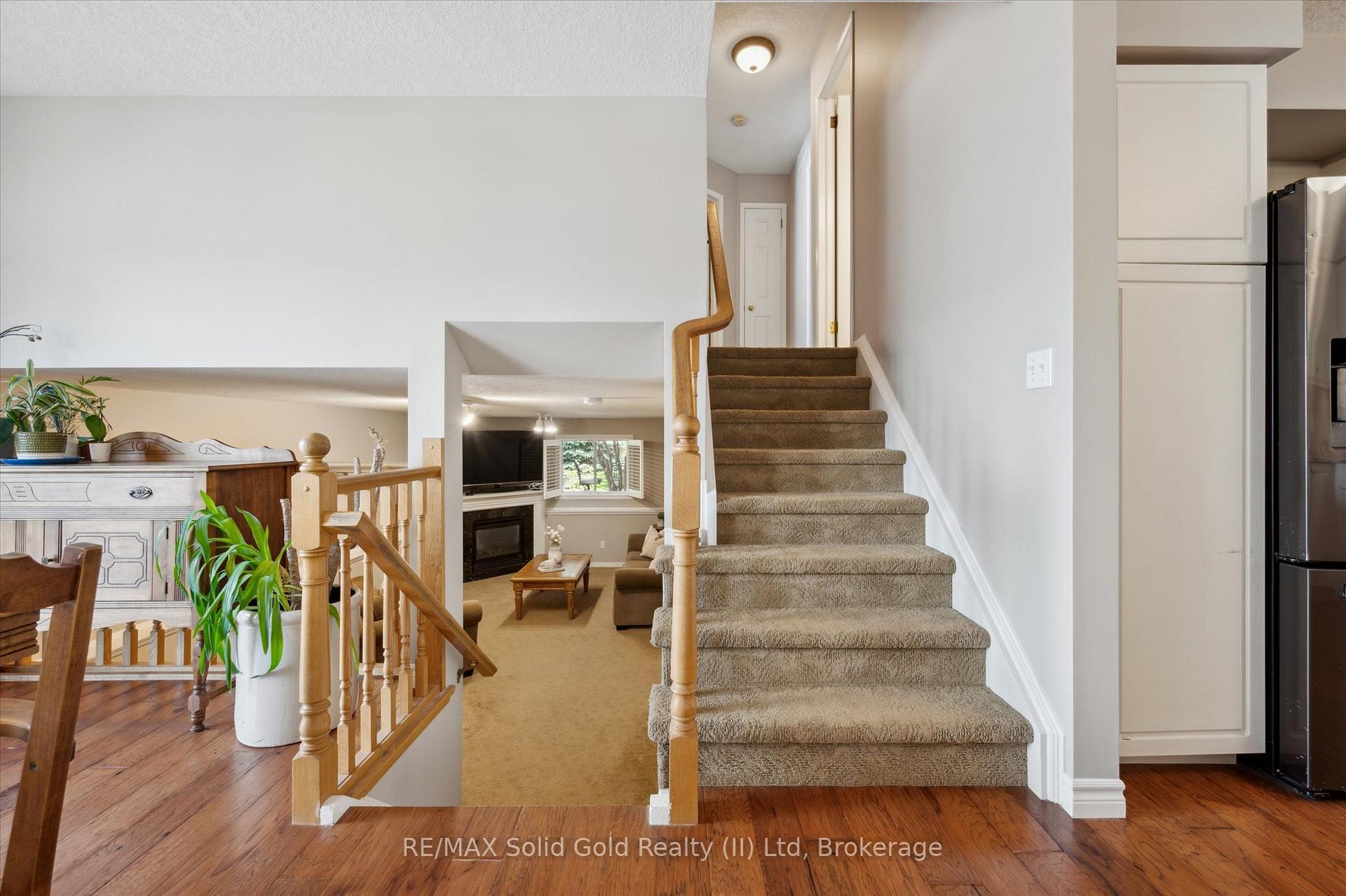 Photo 17 of 250A Inverhuron Cres, Waterloo — HOMEH