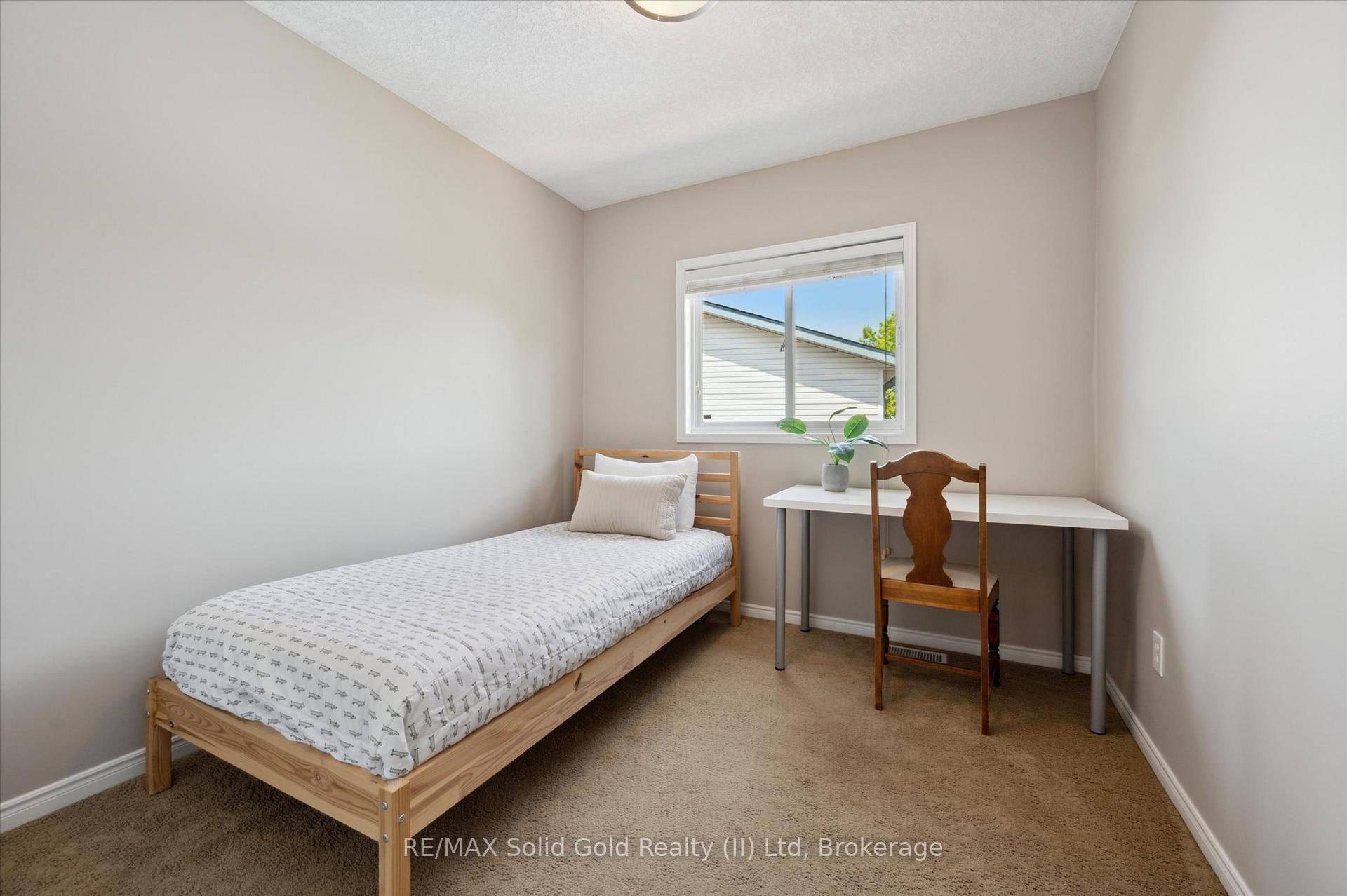 Photo 19 of 250A Inverhuron Cres, Waterloo — HOMEH