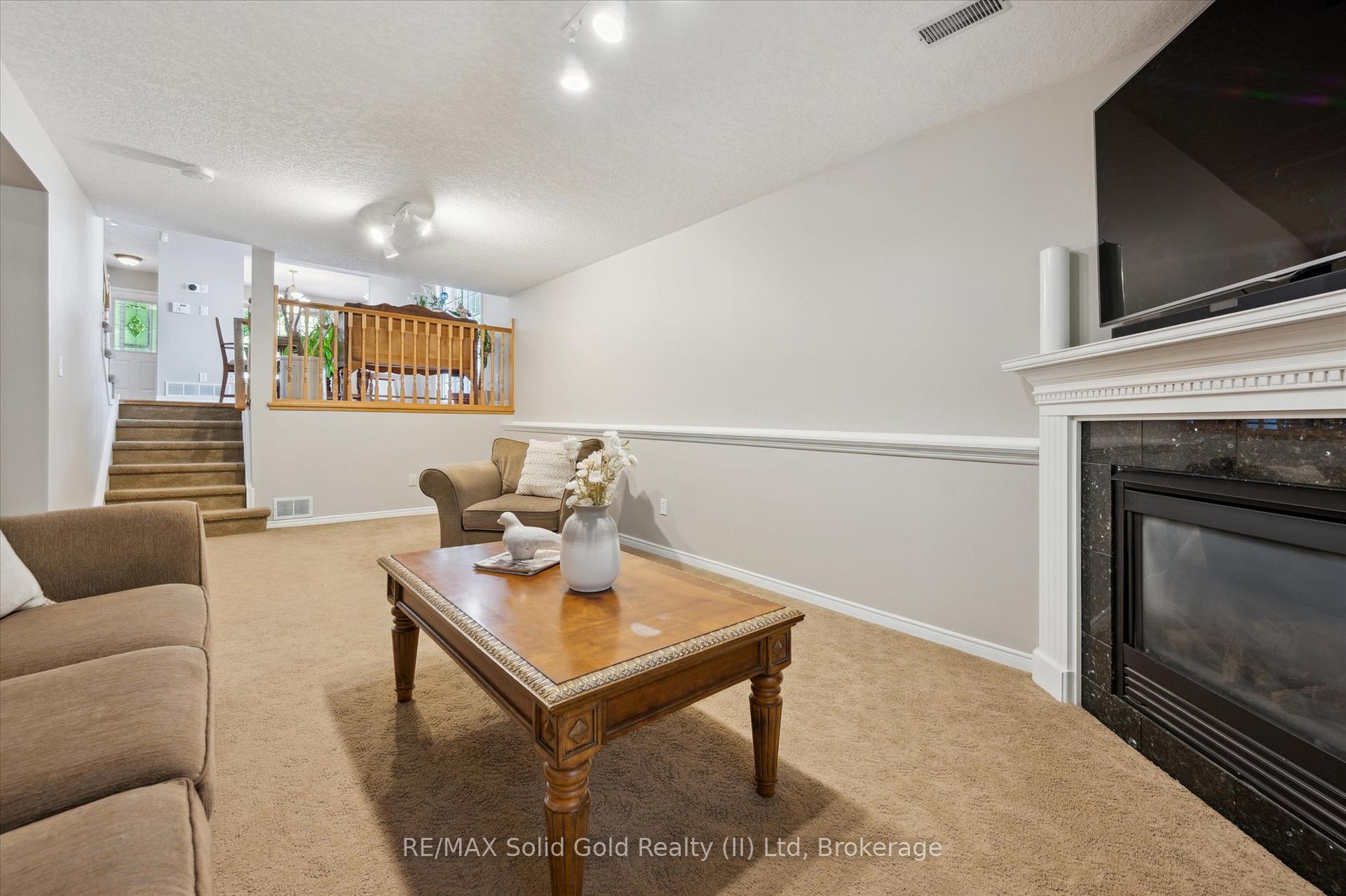 Photo 27 of 250A Inverhuron Cres, Waterloo — HOMEH
