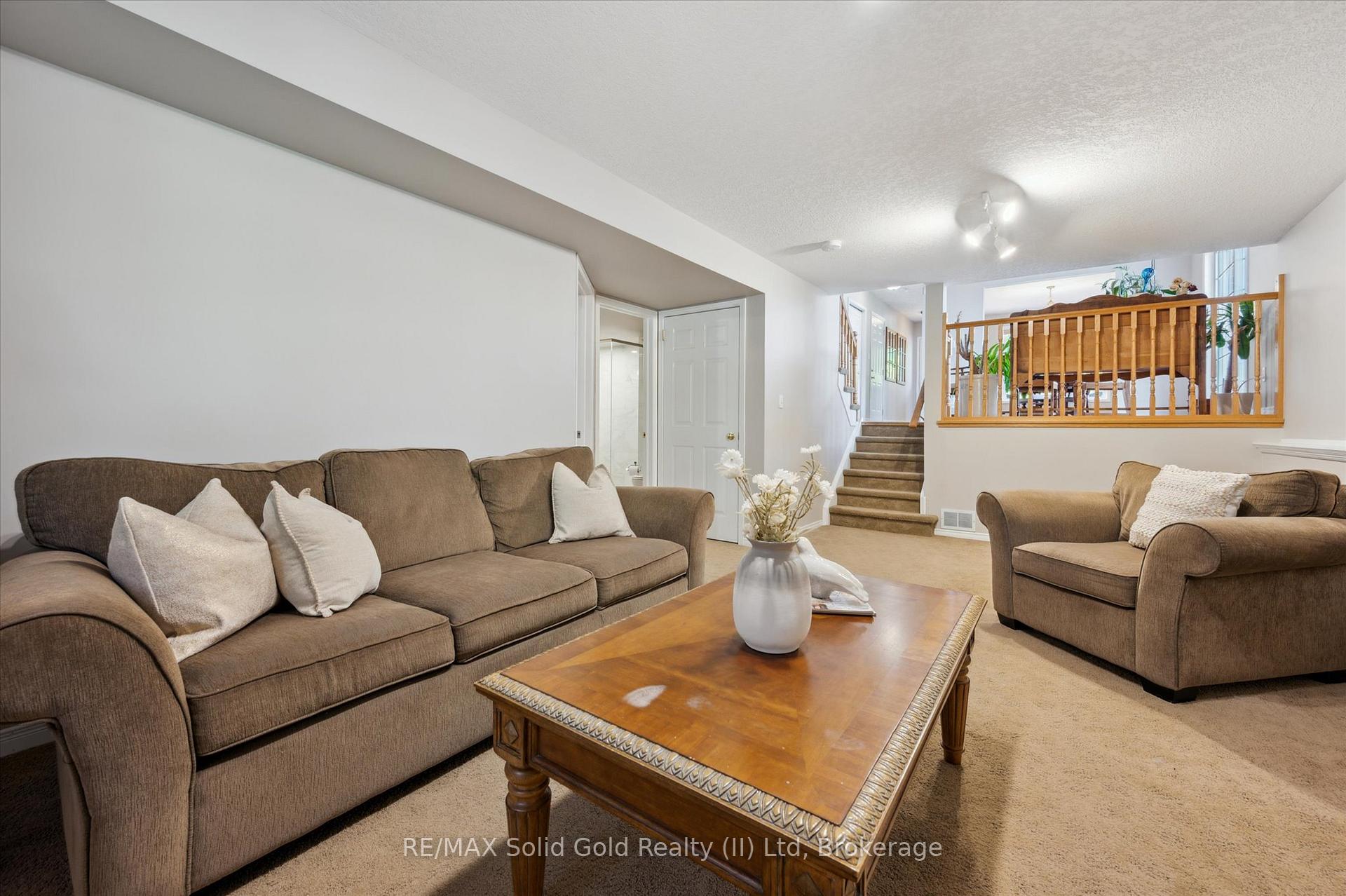 Photo 28 of 250A Inverhuron Cres, Waterloo — HOMEH