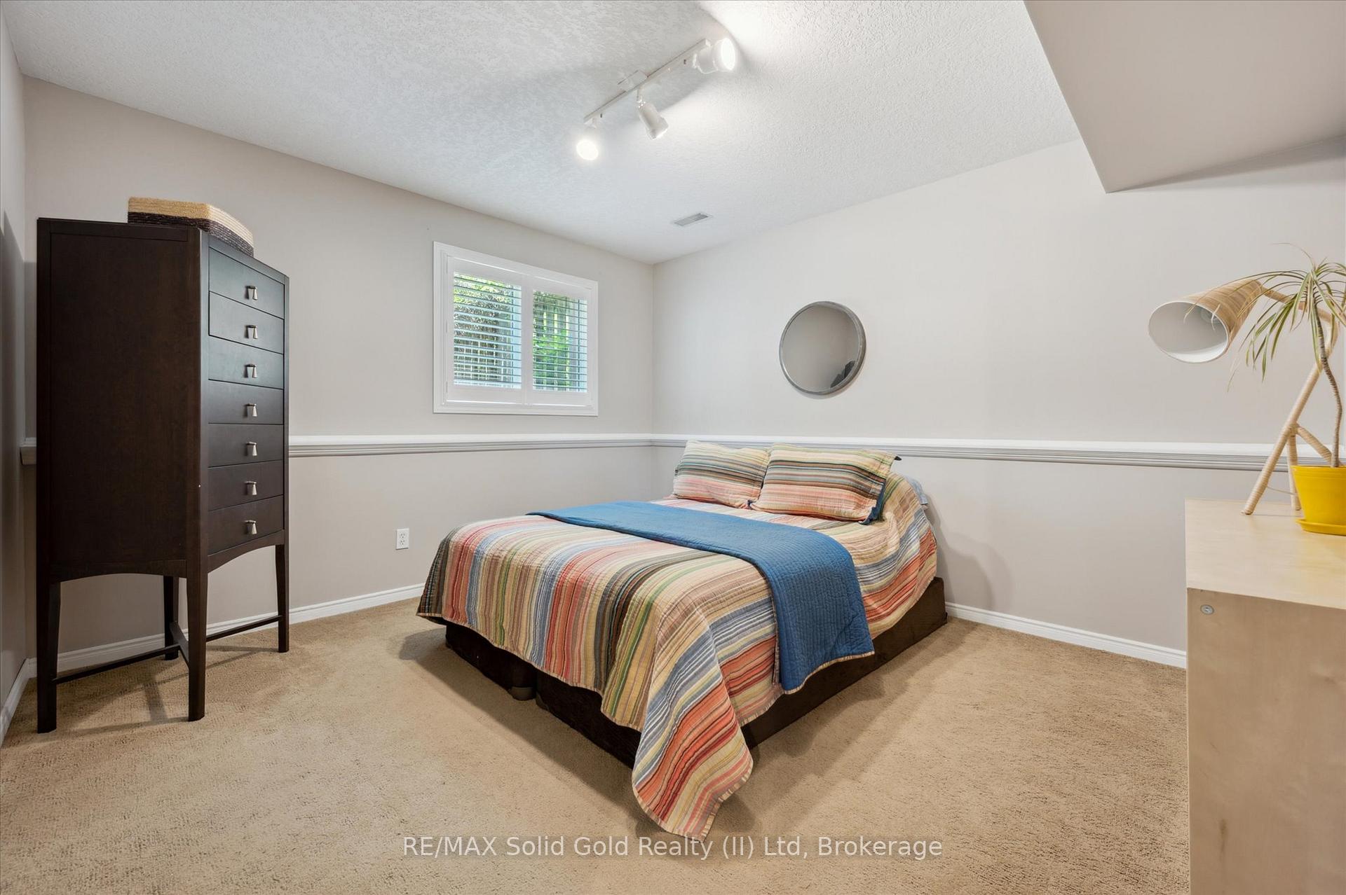 Photo 29 of 250A Inverhuron Cres, Waterloo — HOMEH