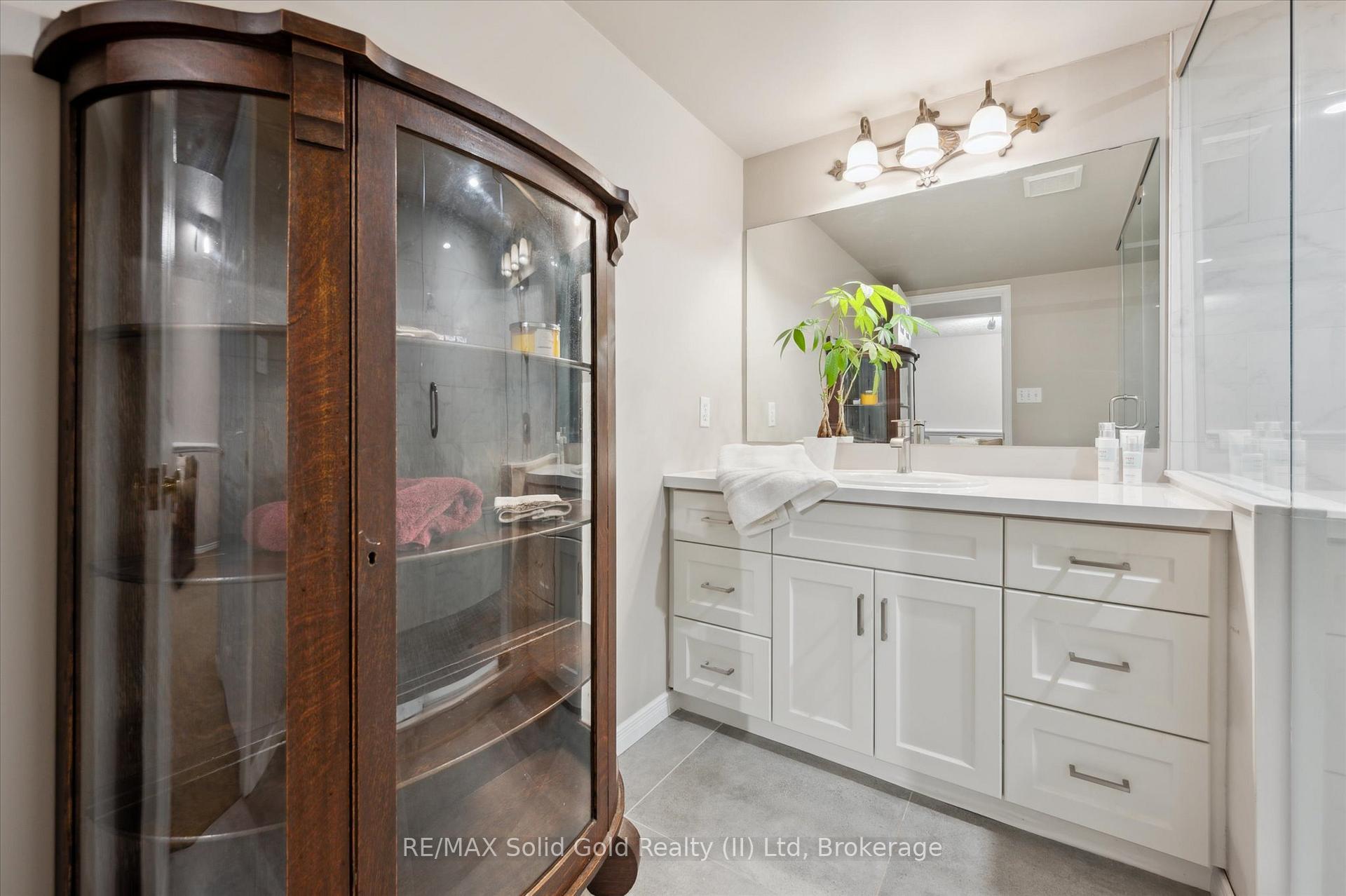 Photo 31 of 250A Inverhuron Cres, Waterloo — HOMEH
