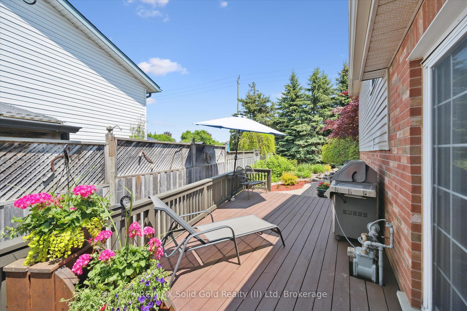 Photo 32 of 250A Inverhuron Cres, Waterloo — HOMEH