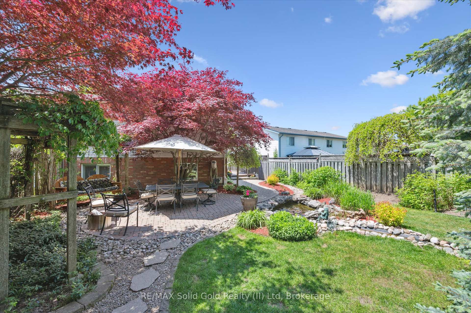 Photo 37 of 250A Inverhuron Cres, Waterloo — HOMEH