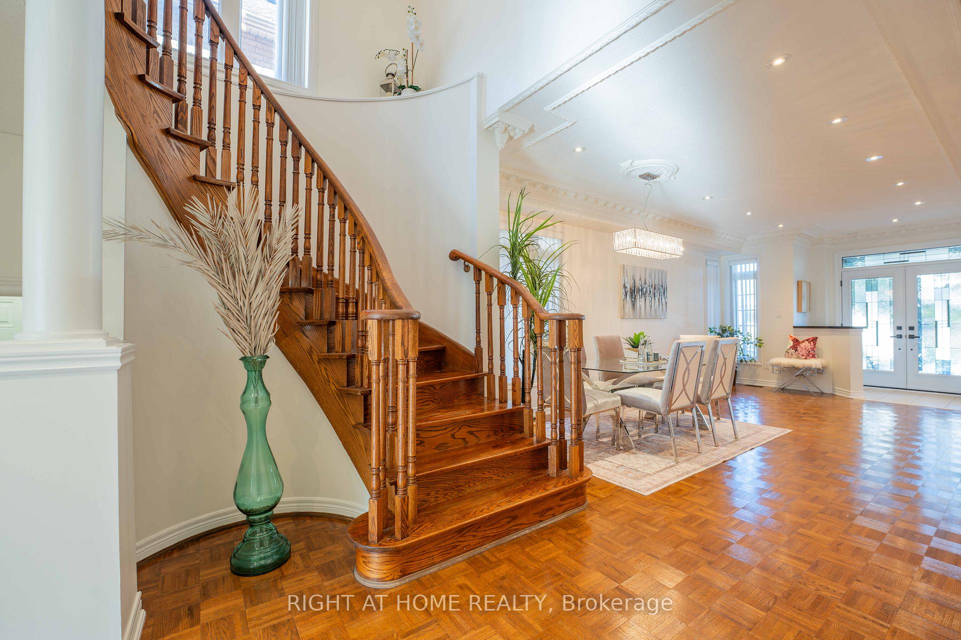 Photo 8 of 86 Dewpoint Road, Vaughan, Patterson — HOMEH