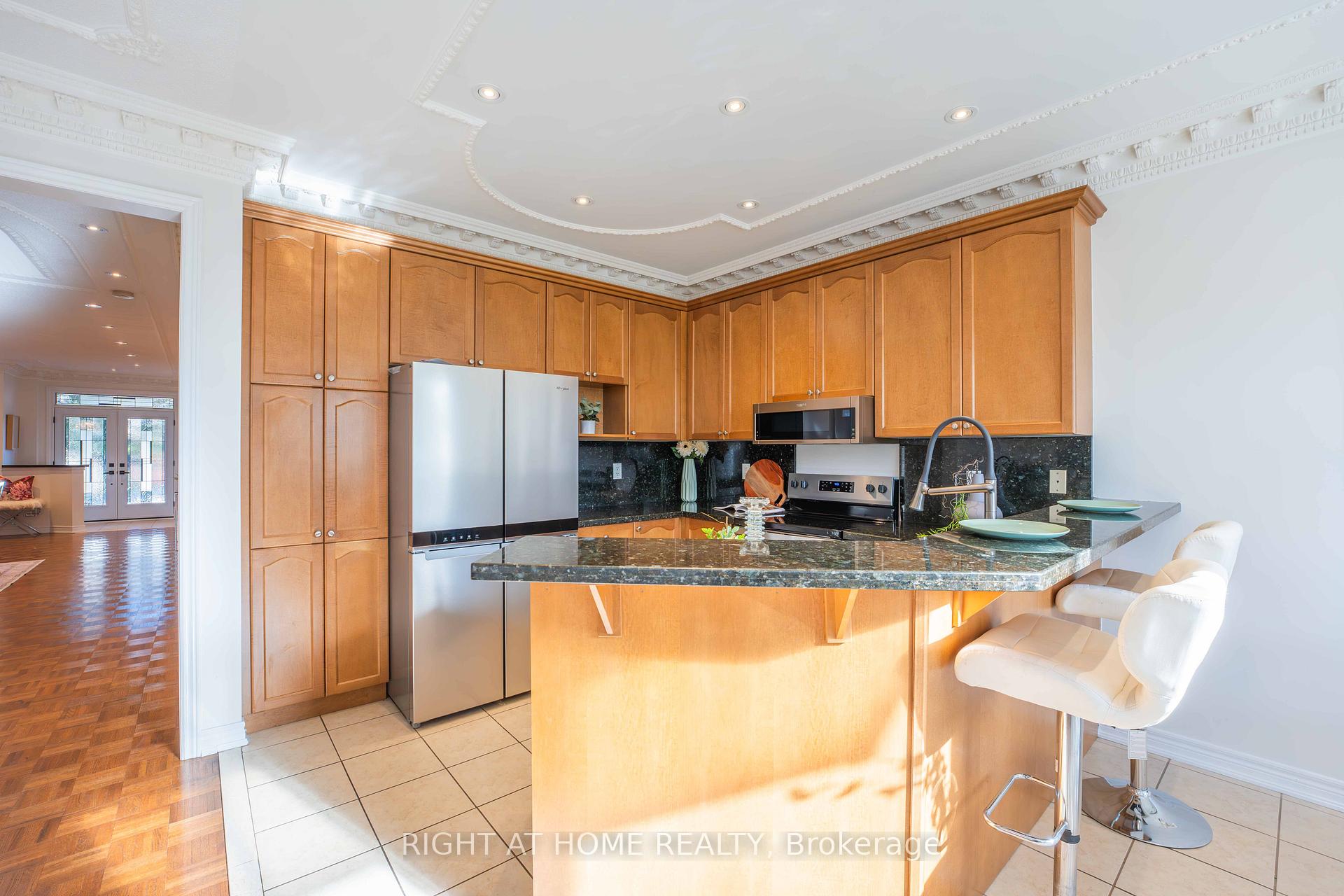 Photo 12 of 86 Dewpoint Road, Vaughan, Patterson — HOMEH