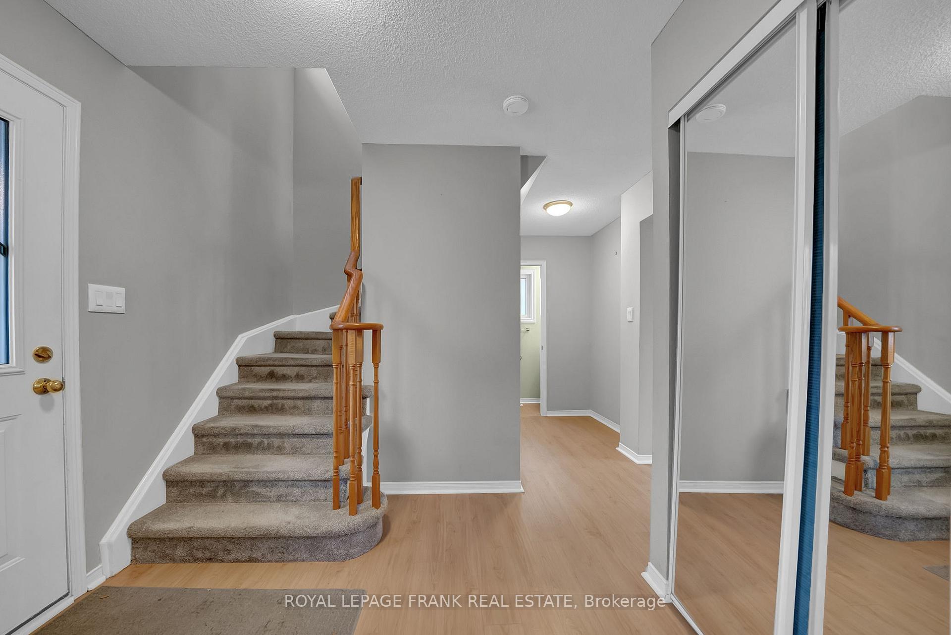 Photo 3 of 4 Barwick Court, Whitby, Downtown Whitby — HOMEH