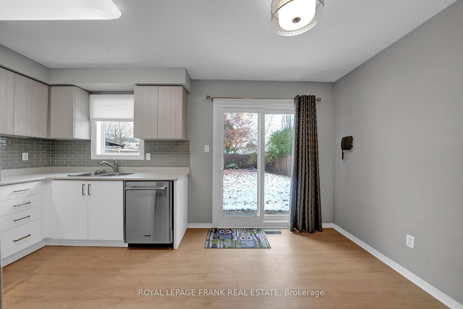 Photo 7 of 4 Barwick Court, Whitby, Downtown Whitby — HOMEH