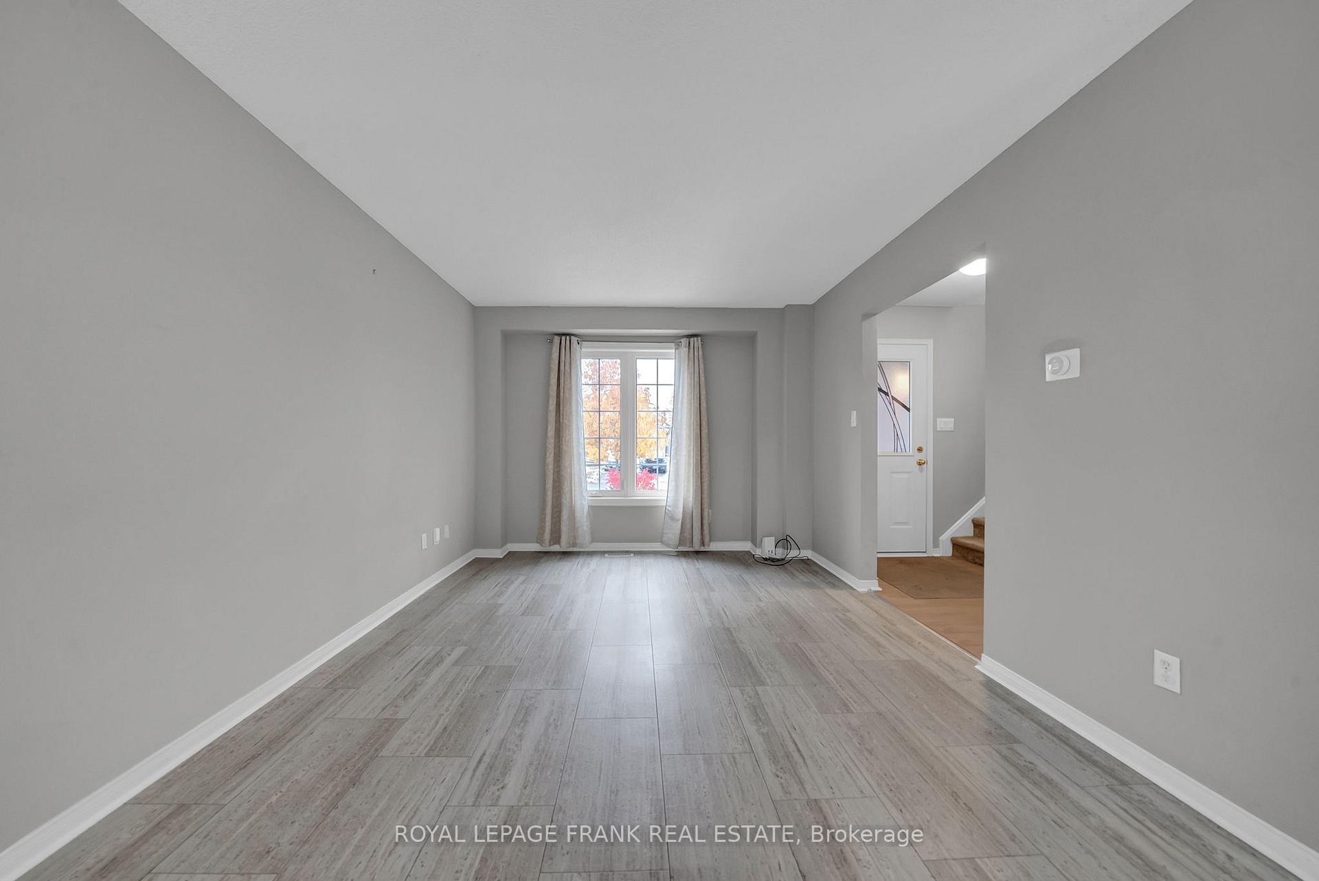 Photo 10 of 4 Barwick Court, Whitby, Downtown Whitby — HOMEH