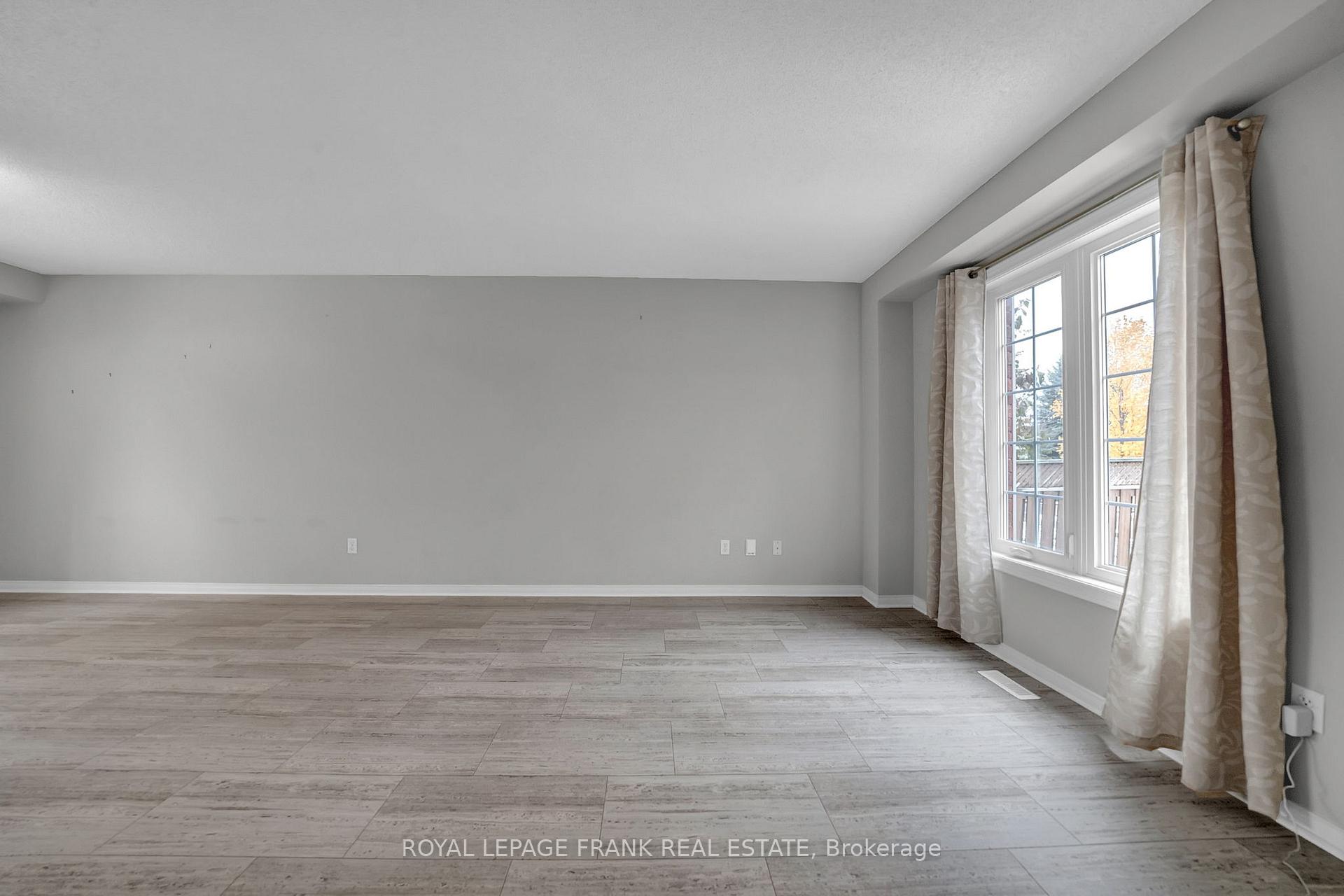 Photo 11 of 4 Barwick Court, Whitby, Downtown Whitby — HOMEH