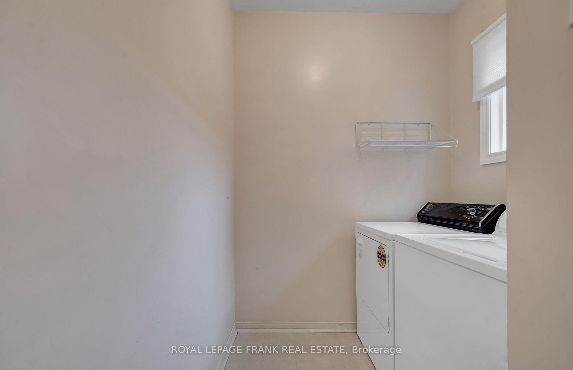 Photo 14 of 4 Barwick Court, Whitby, Downtown Whitby — HOMEH