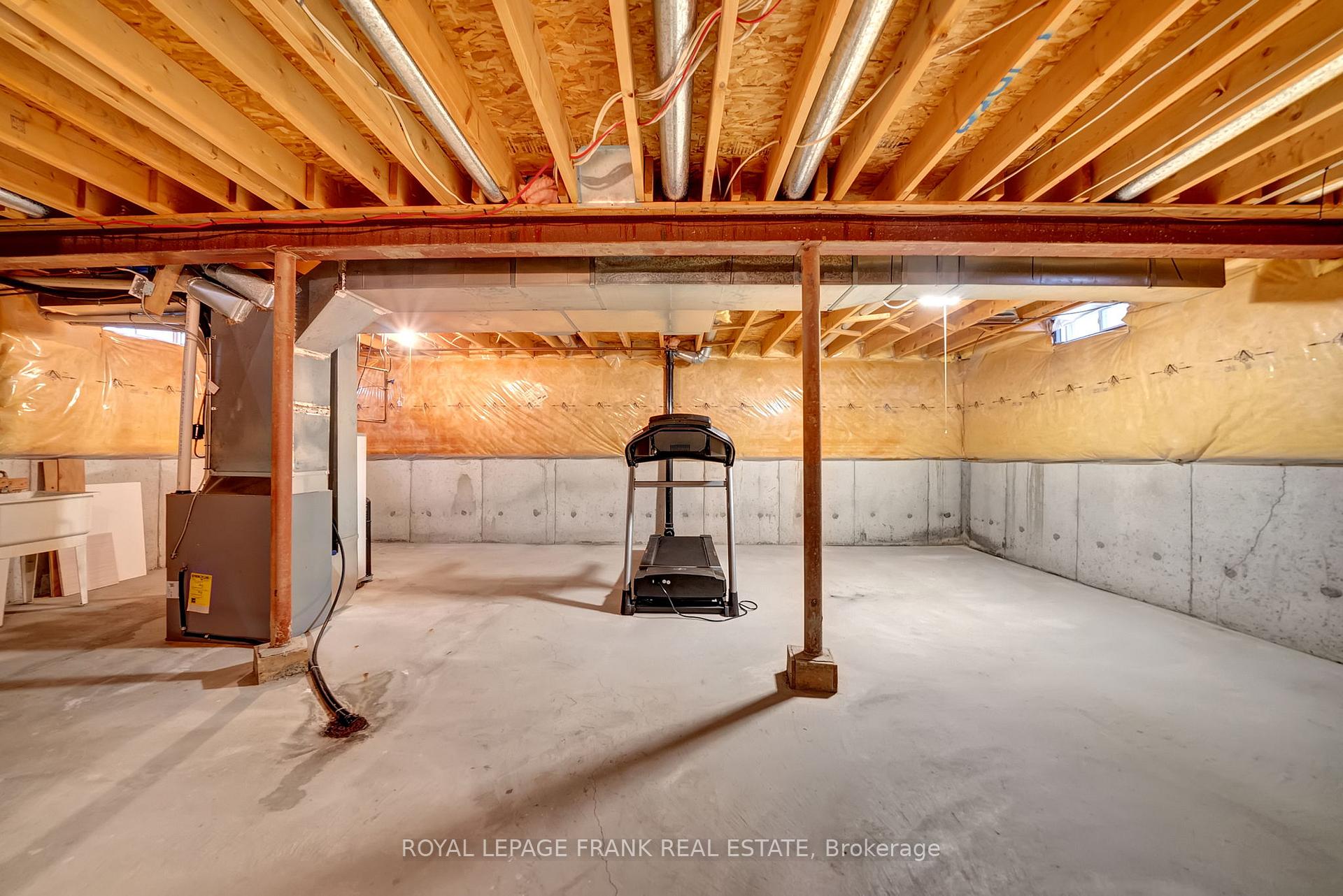 Photo 21 of 4 Barwick Court, Whitby, Downtown Whitby — HOMEH