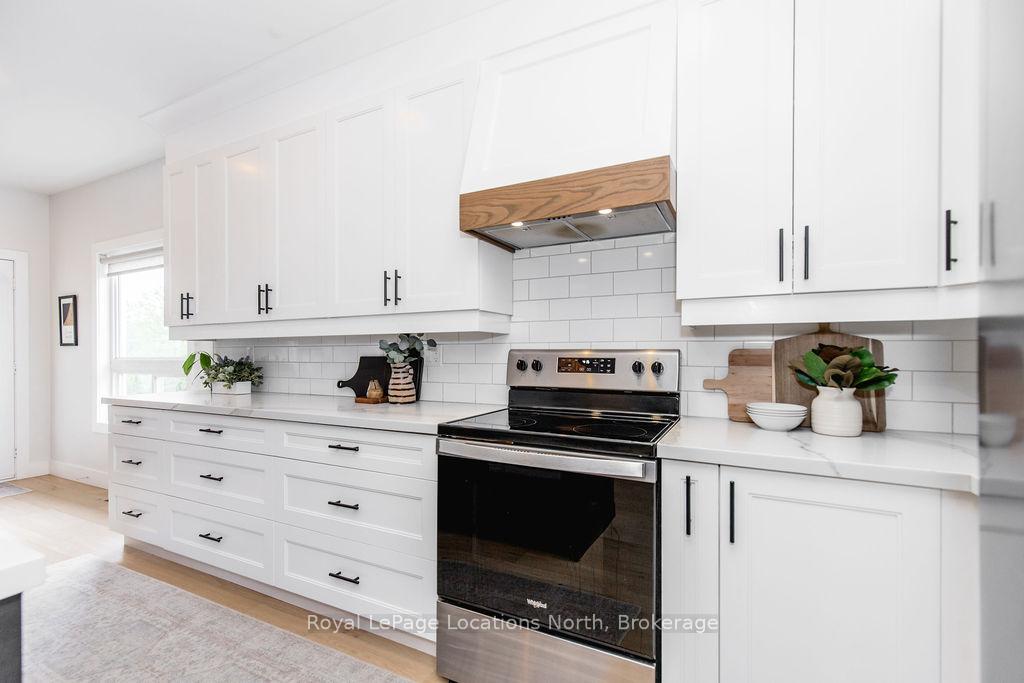 Photo 10 of 48 Meadowlark Boulevard, Wasaga Beach — HOMEH