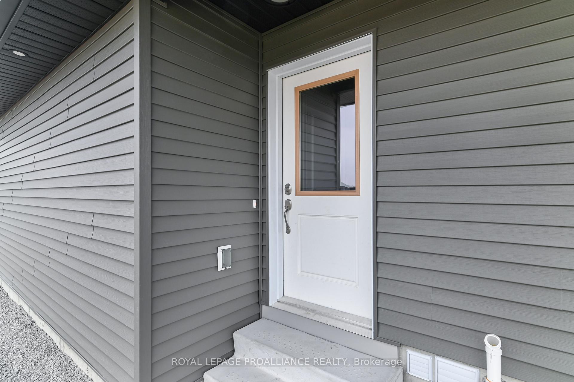 Photo 2 of Unit B, 116 Sienna Avenue, Belleville, Belleville Ward — HOMEH