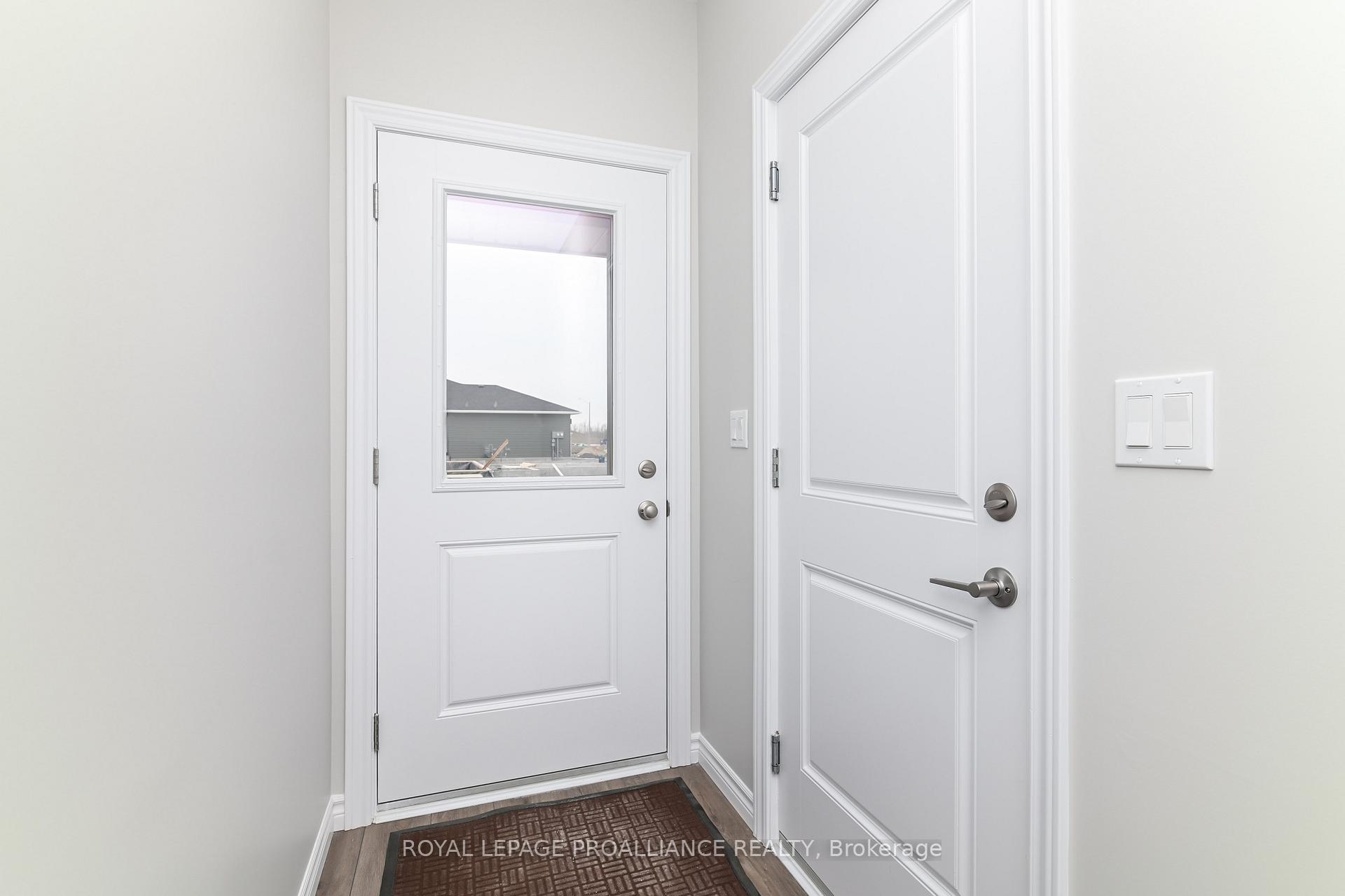 Photo 3 of Unit B, 116 Sienna Avenue, Belleville, Belleville Ward — HOMEH