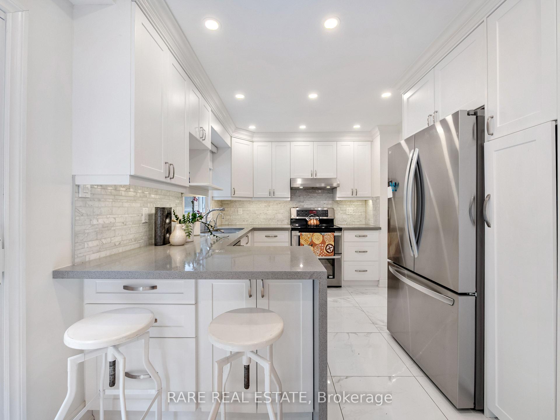Photo 8 of 158 Borrows Street, Vaughan, Lakeview Estates — HOMEH