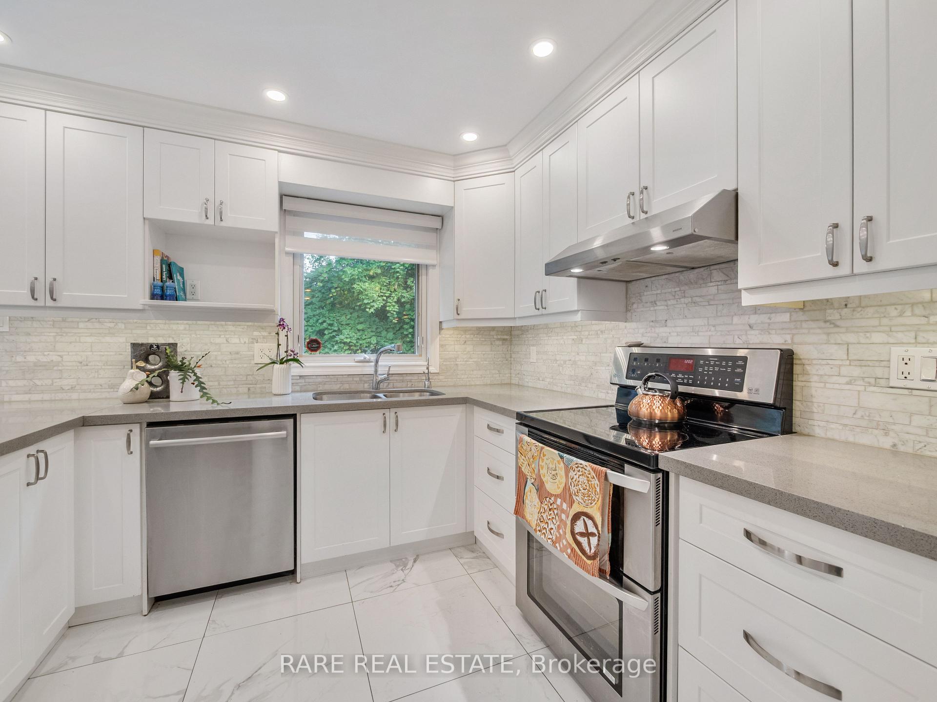 Photo 9 of 158 Borrows Street, Vaughan, Lakeview Estates — HOMEH